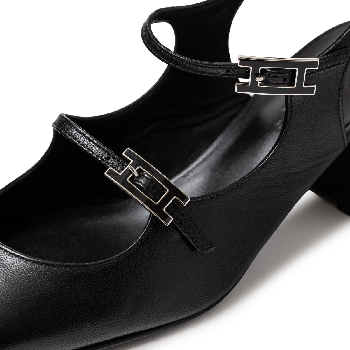 Hermès Jackie 50 Slingback Pump Black Goatskin angled close-up with silver buckles