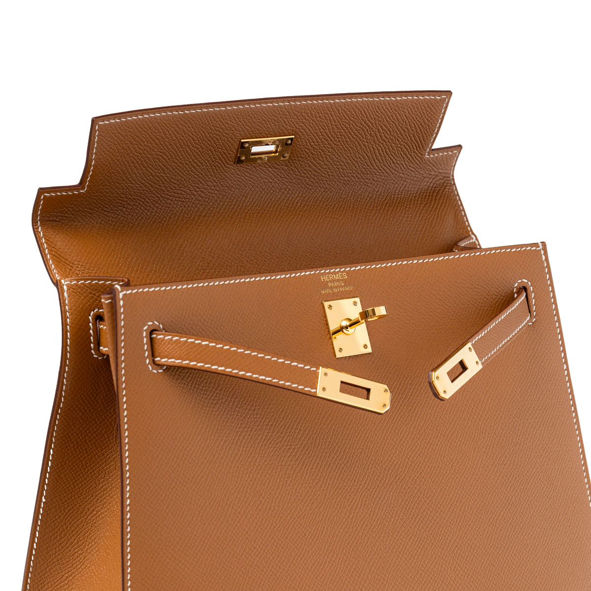 Hermès Kelly 25 Sellier Gold Epsom Gold Hardware open interior with clasp strap and stitching