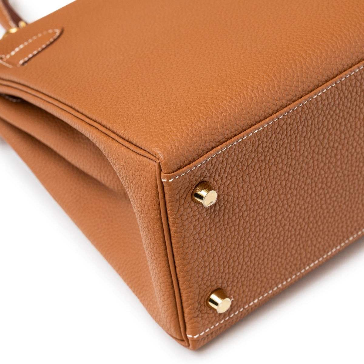 Hermès Kelly 28 Gold Retourne Togo Gold Hardware angled bottom view with protective feet