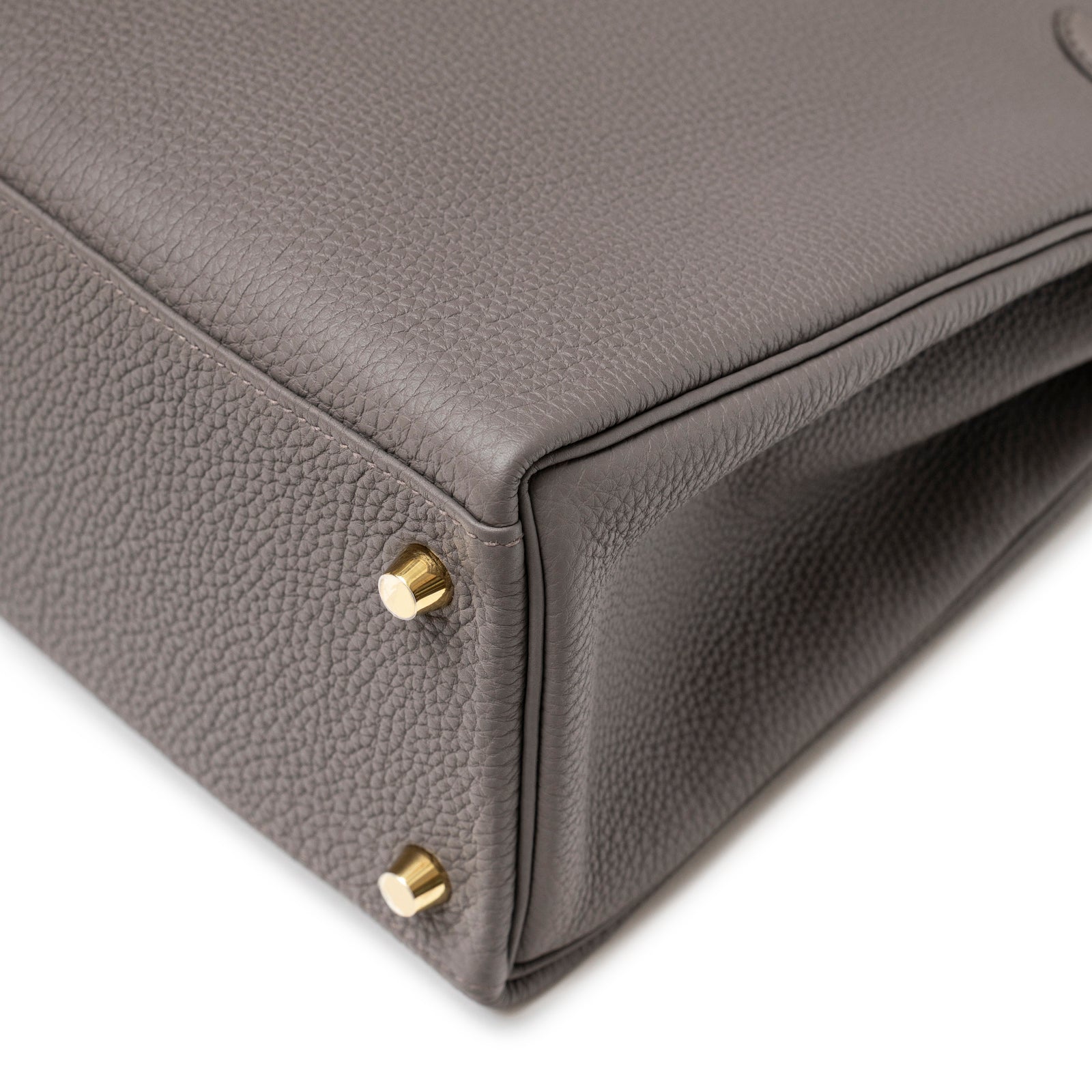 Close-up of Hermès Kelly 32 Retourne Etain Togo Gold Hardware showing textured leather and gold feet at bottom corner