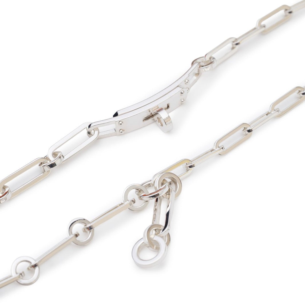 Close-up of Hermès Kelly Chain Choker/Bracelet with Touret Clasp Sliver Ag925 highlighting the clasp and chain links