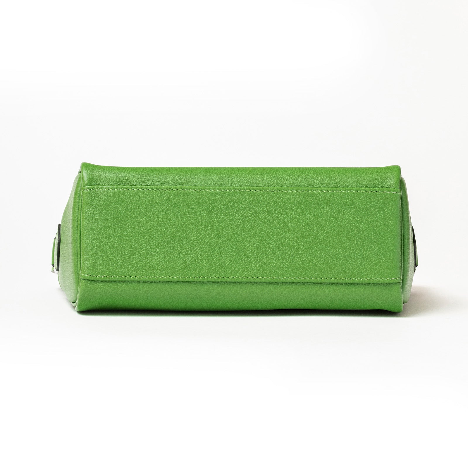 Bottom view of Hermès Kelly Messenger PM Vert Yucca Evercolor Palladium Hardware leather bag with clean stitching.