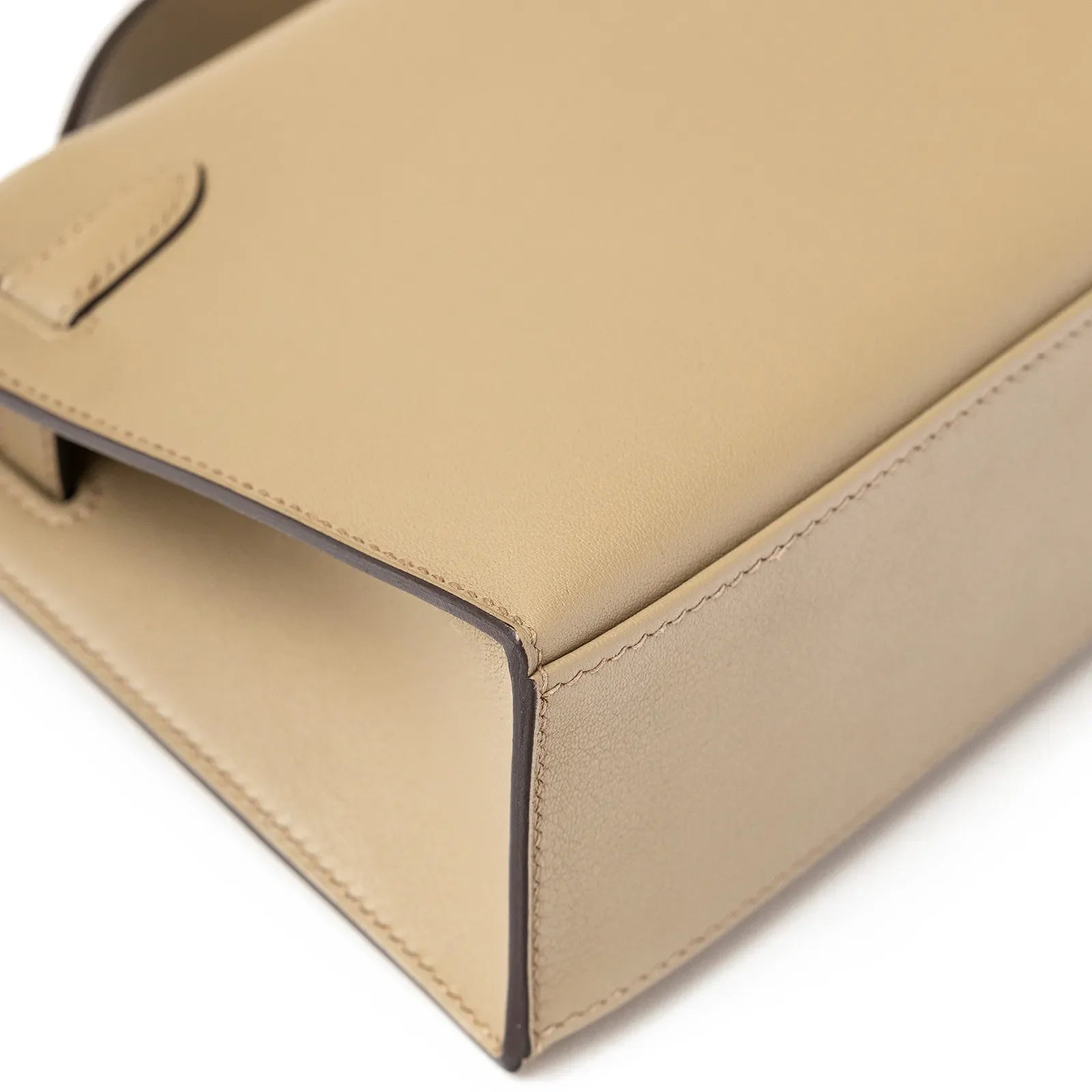 Close-up detailed view of the Hermès Kelly Pochette Beige Marfa Swift Gold Hardware showcasing craftsmanship and smooth leather finish