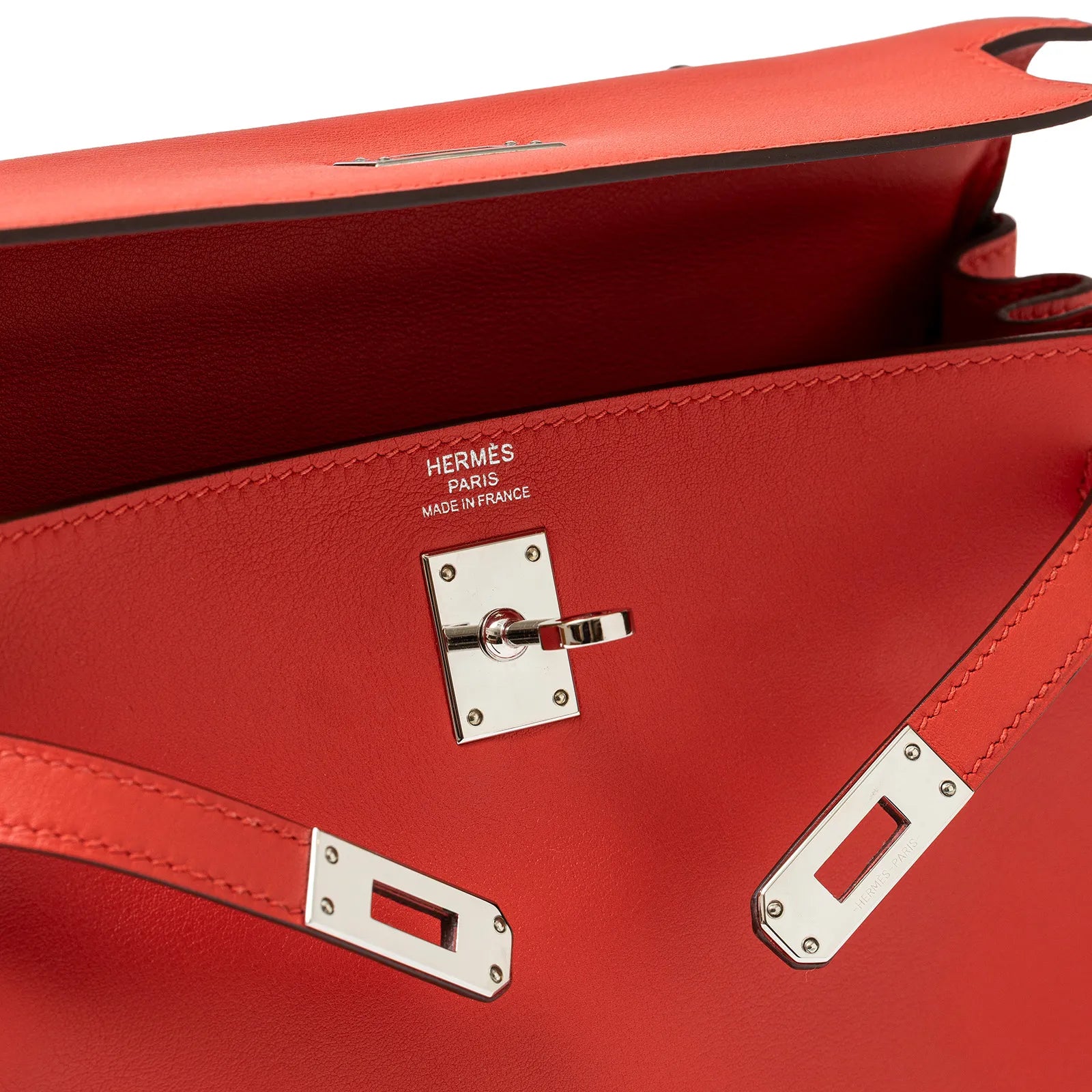 Close-up of interior and palladium hardware on Hermès Kelly 25 Retourne Rouge Swift Palladium Hardware handbag