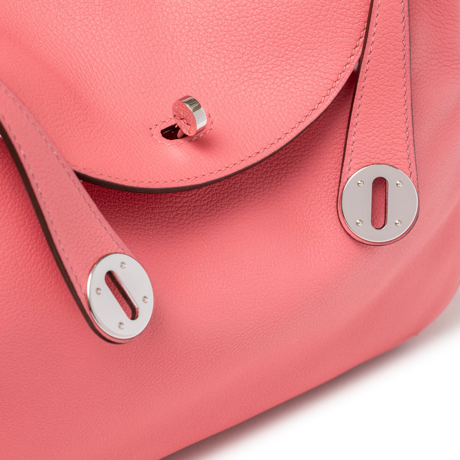 Close-up of Hermès Lindy 26 Rose Azelee Evercolor Palladium Hardware showing clasp and leather texture