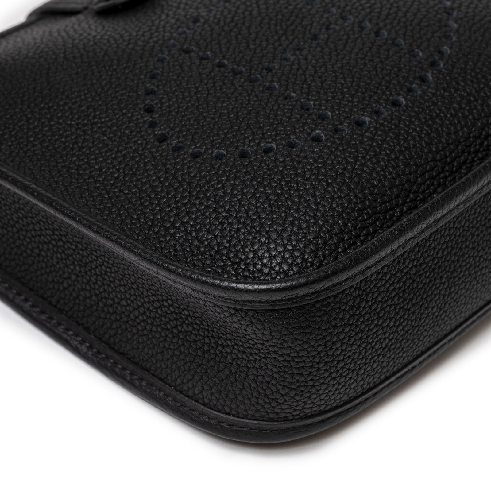 Close-up of textured corner on Hermès Mini Evelyne Caban Blue Zellige Indigo Clemence Palladium Hardware showing detailed leather grain