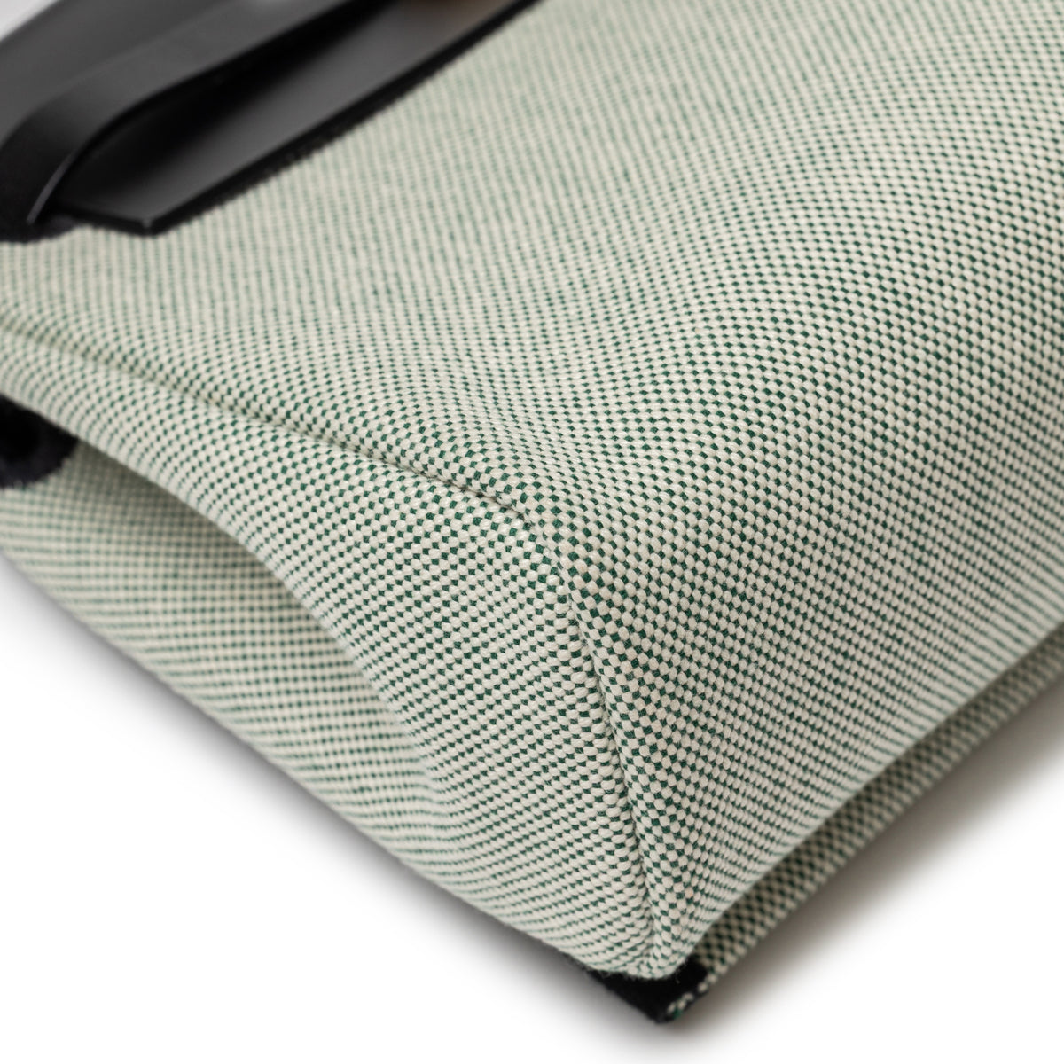 Hermès Mini Herbag Zip 20 Black Ecru Vert Moyen Toile Gold Hardware canvas corner detail
