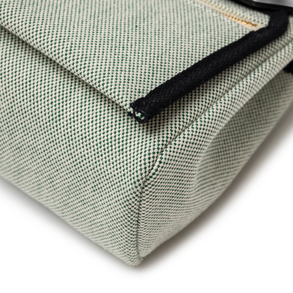 Hermès Mini Herbag Zip 20 Black Ecru Vert Moyen Toile Gold Hardware close-up toile corner detail