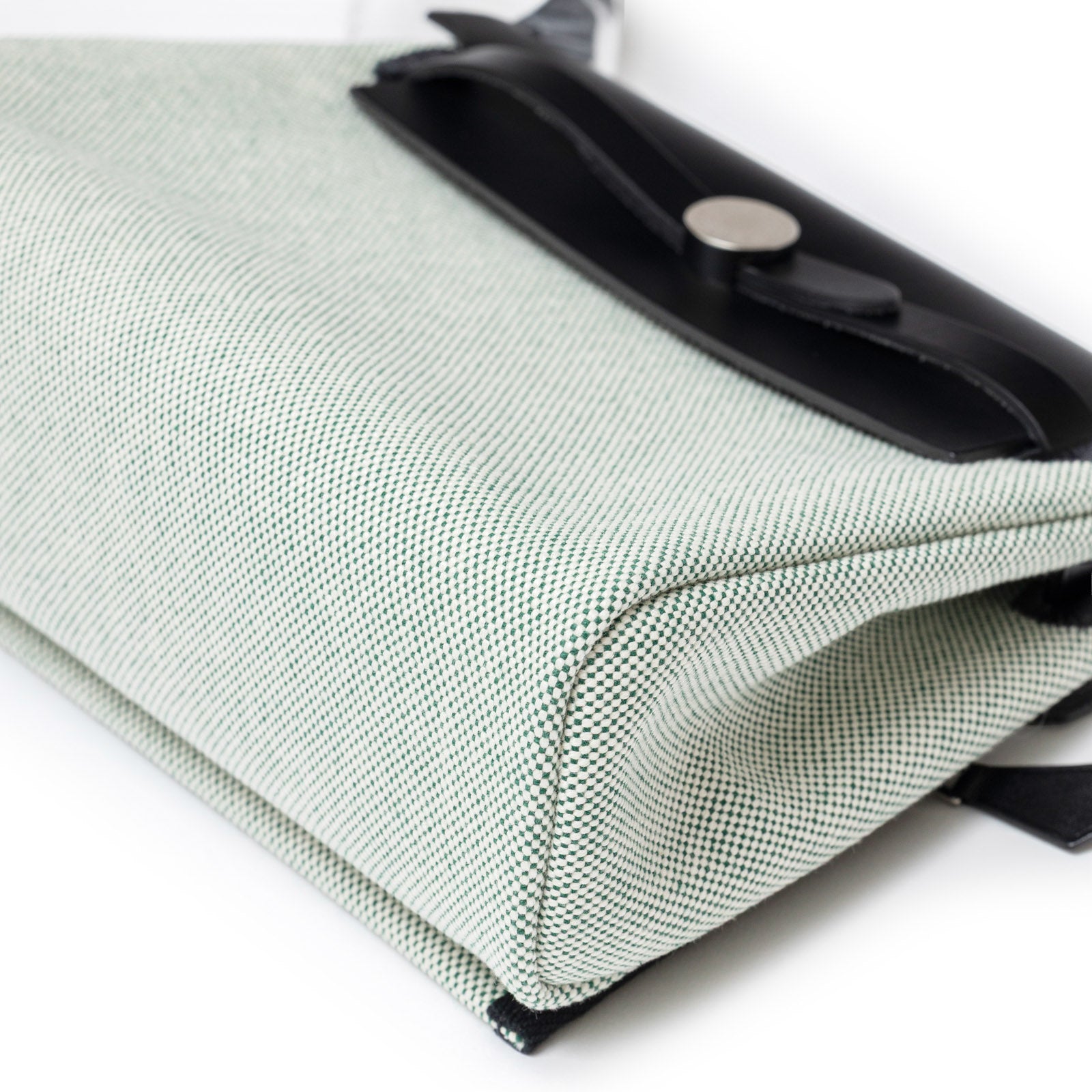 Hermès Mini Herbag Zip 20 Black Ecru/Vert Moyen Toile Palladium Hardware - Front Corner Right