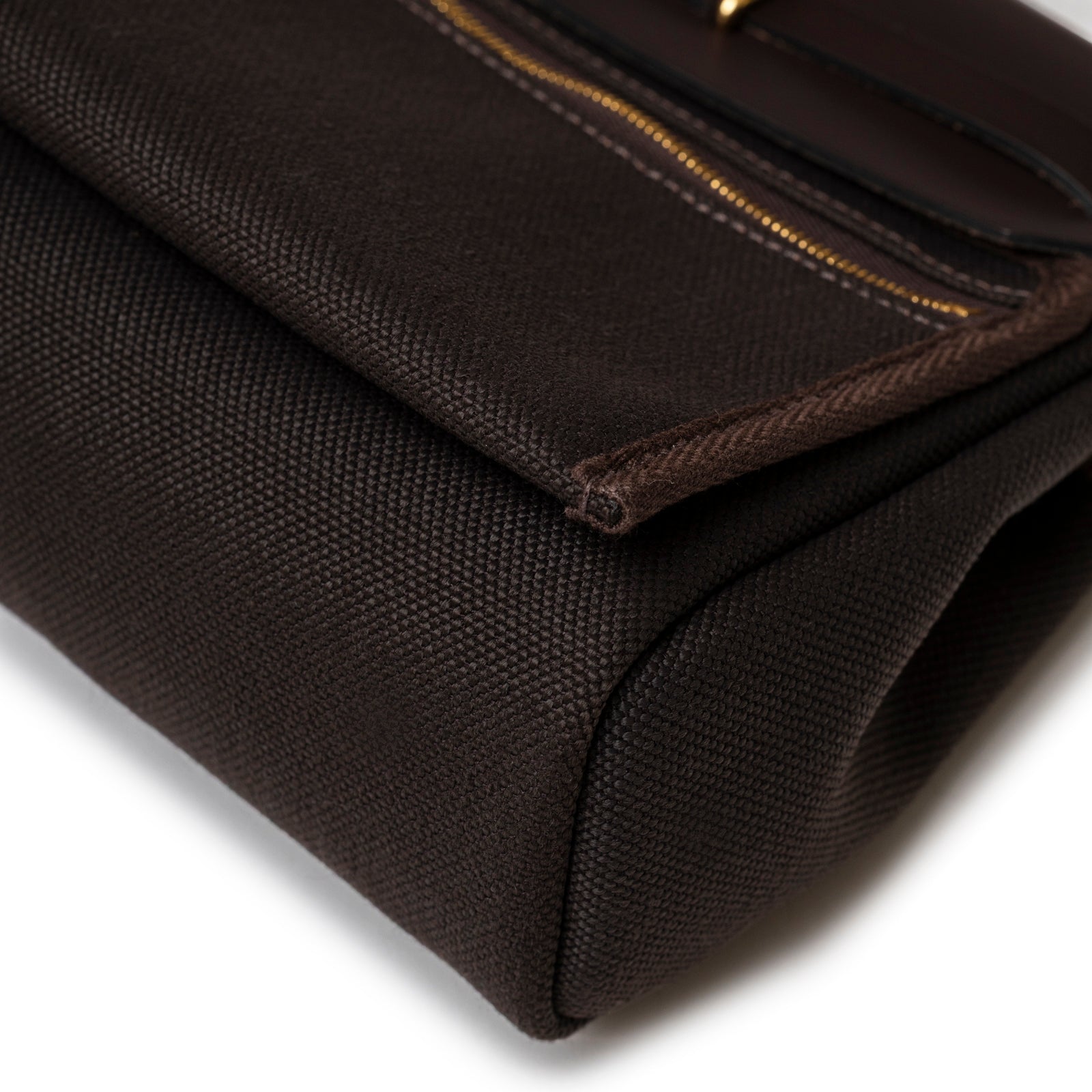 Hermès Mini Herbag Zip 20 Ebene Toile and Vache Hunter Gold Hardware close up of toile and zipper