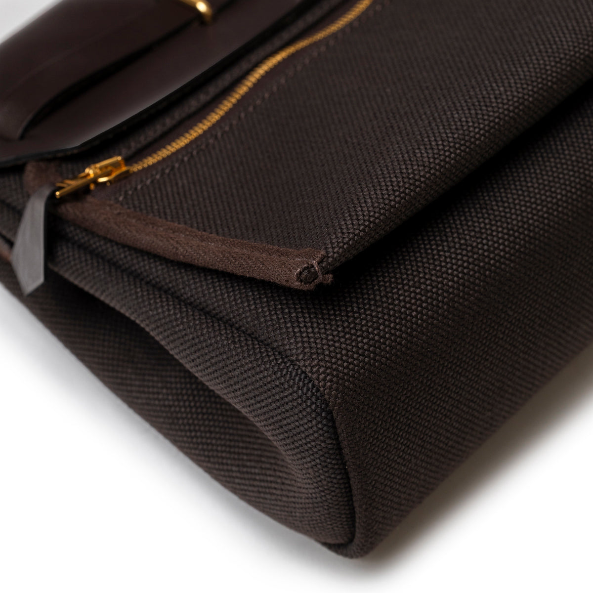 Hermès Mini Herbag Zip 20 Ebene Toile and Vache Hunter Gold Hardware closeup of zipper and corner