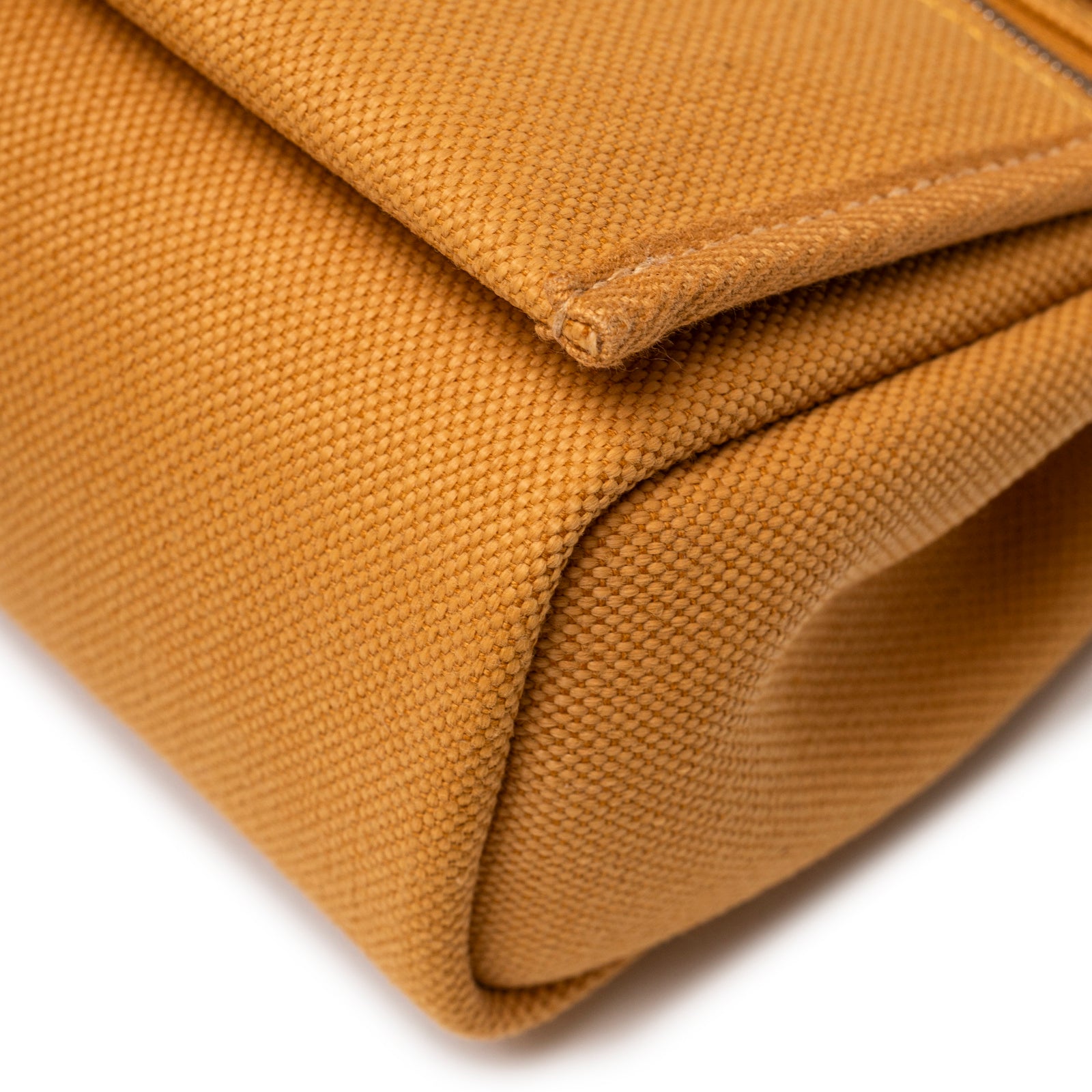 Close-up of corner and textured toile fabric on Hermès Mini Herbag Zip 20 Naturel Sable Toile and Vache Hunter Palladium Hardware