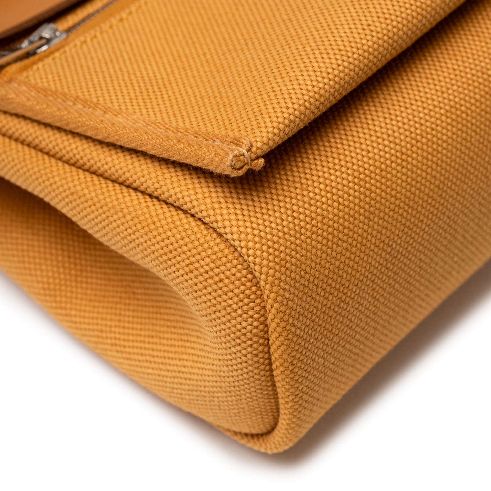 Detailed close-up of corner and textured toile fabric on Hermès Mini Herbag Zip 20 Naturel Sable Toile and Vache Hunter Palladium Hardware