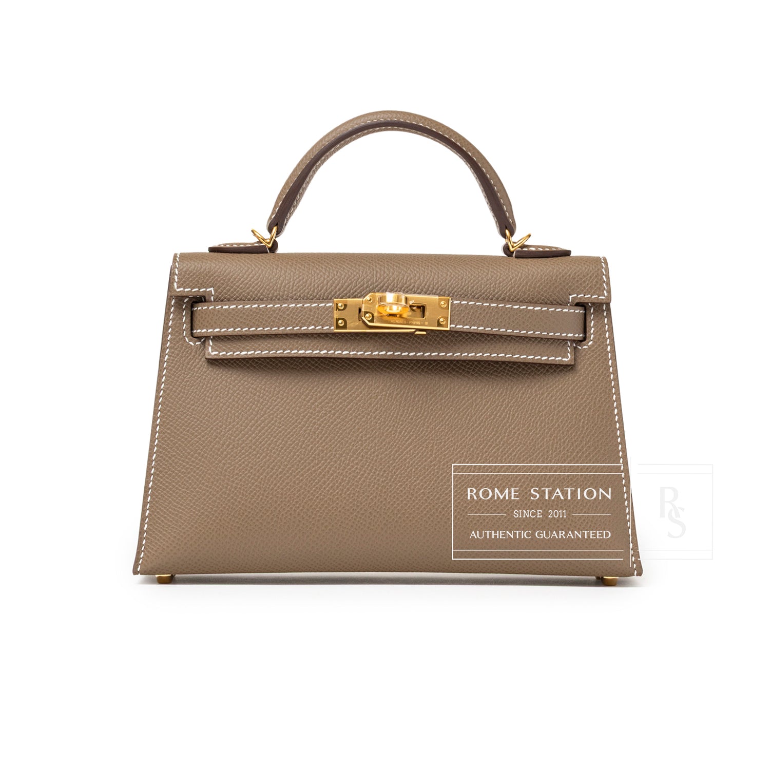 Front view of Hermès Mini Kelly II Sellier Etoupe Epsom Gold Hardware with smooth leather and gold clasp detail