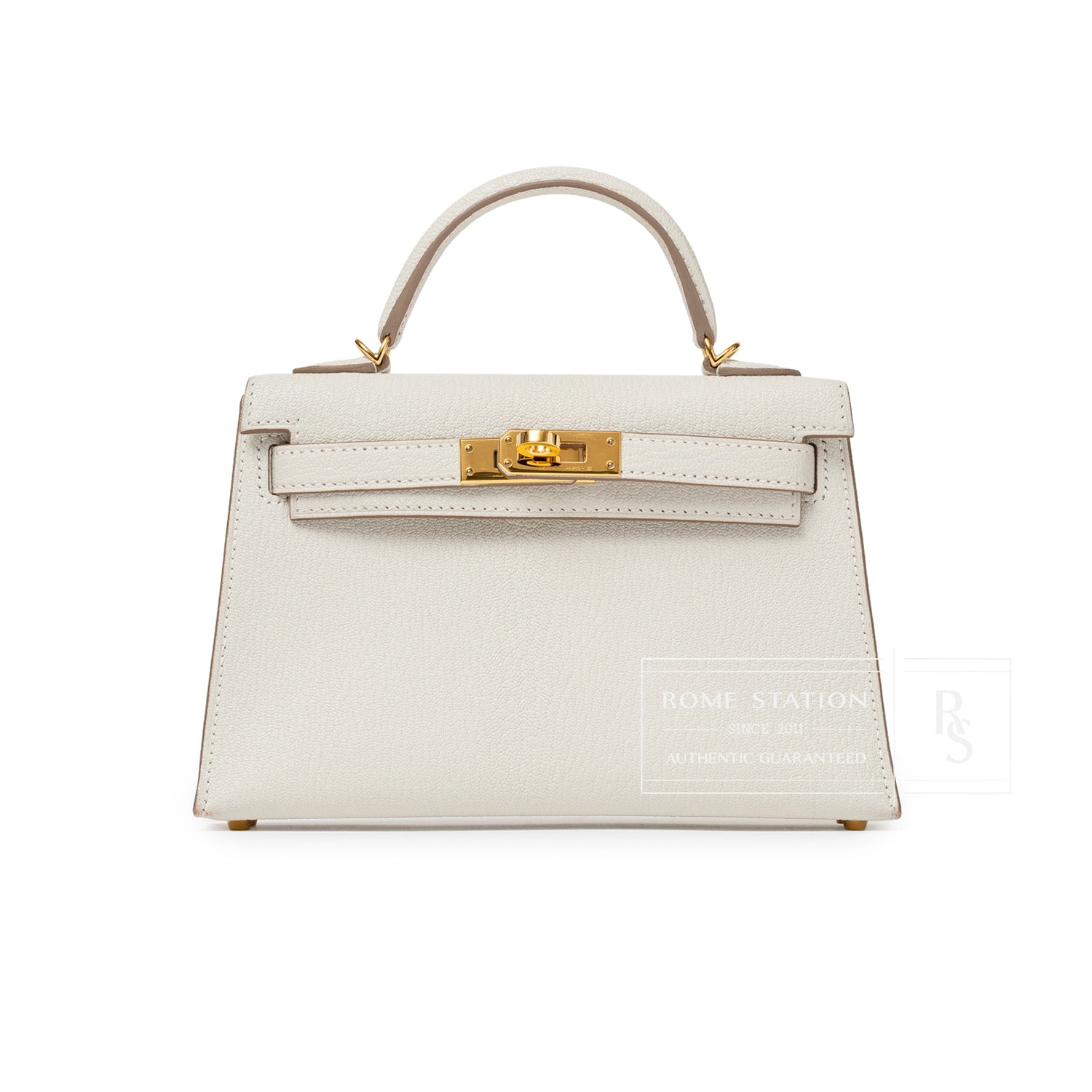 Front view of Hermès Mini Kelly II Sellier Mushroom Chevre Mysore Gold Hardware with textured leather and gold clasp detail