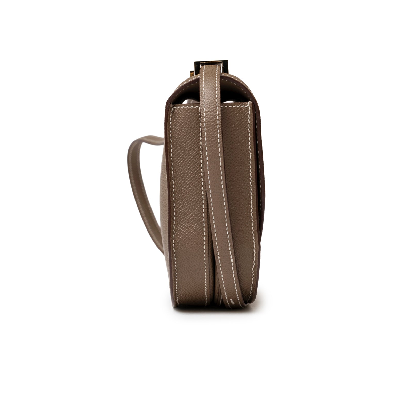 Side profile of Hermès Mosaique Au 24-17 Etoupe Epsom Permabrass Hardware showing fine leather texture and stitching detail