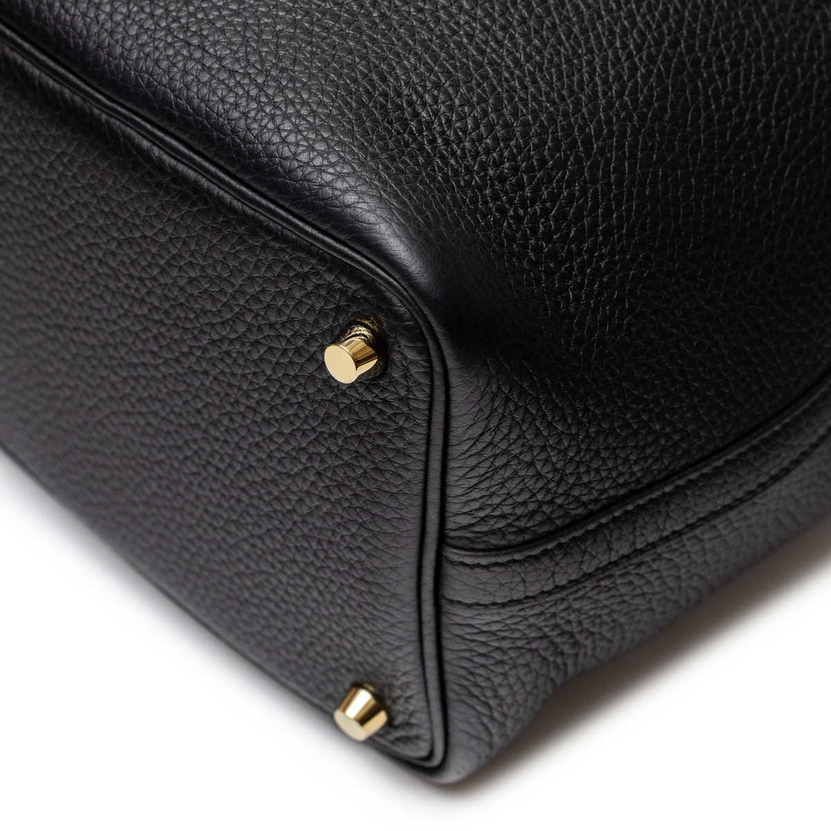 Hermès Picotin 18 Black Clemence Gold Hardware bottom corner closeup with protective feet