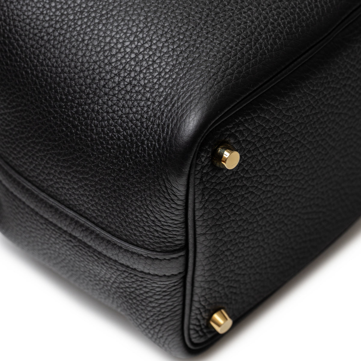 Hermès Picotin 18 Black Clemence Gold Hardware bottom corner with protective feet