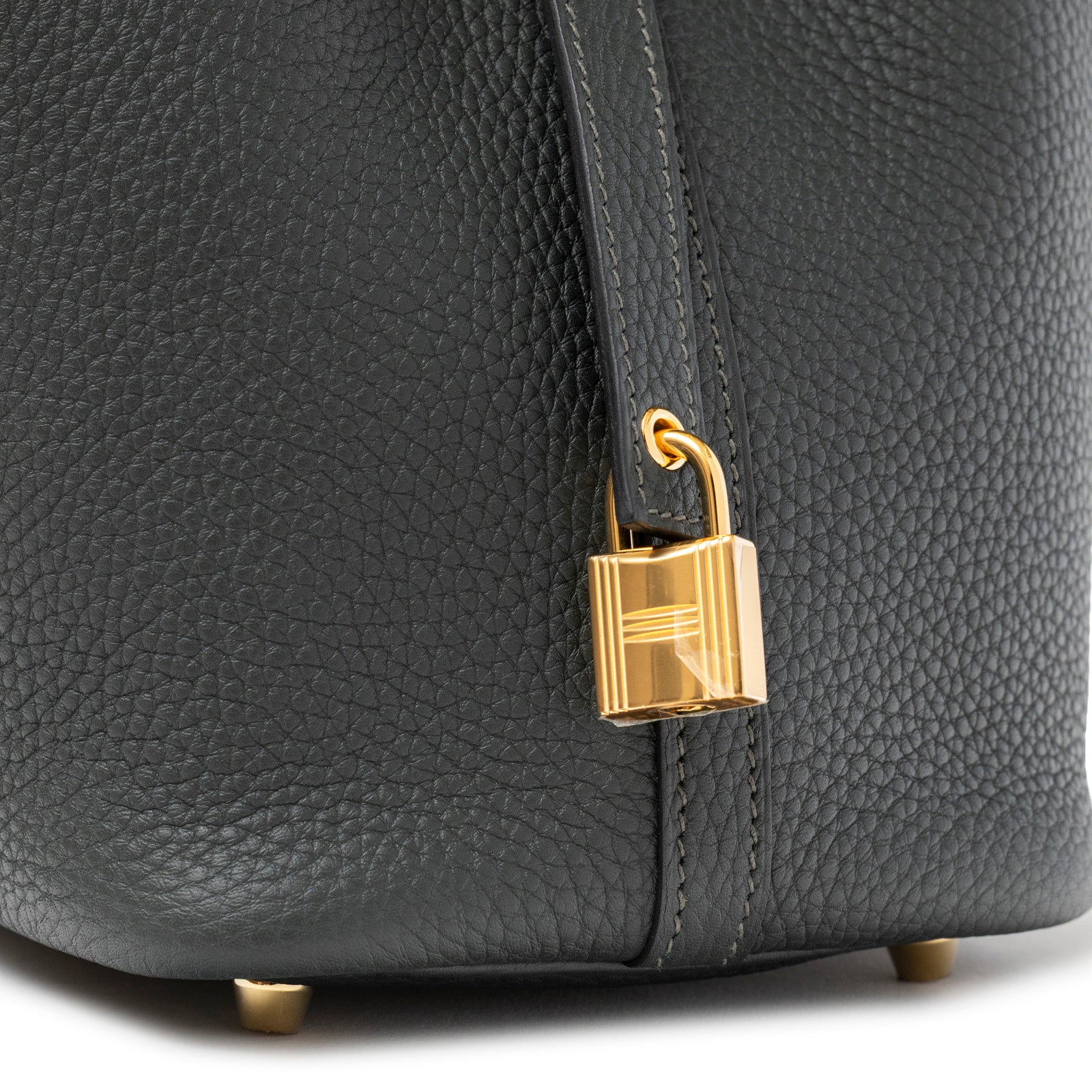 Close-up of Hermès Picotin 18 Vert Fonce Clemence Gold Hardware showing textured leather and gold padlock detail