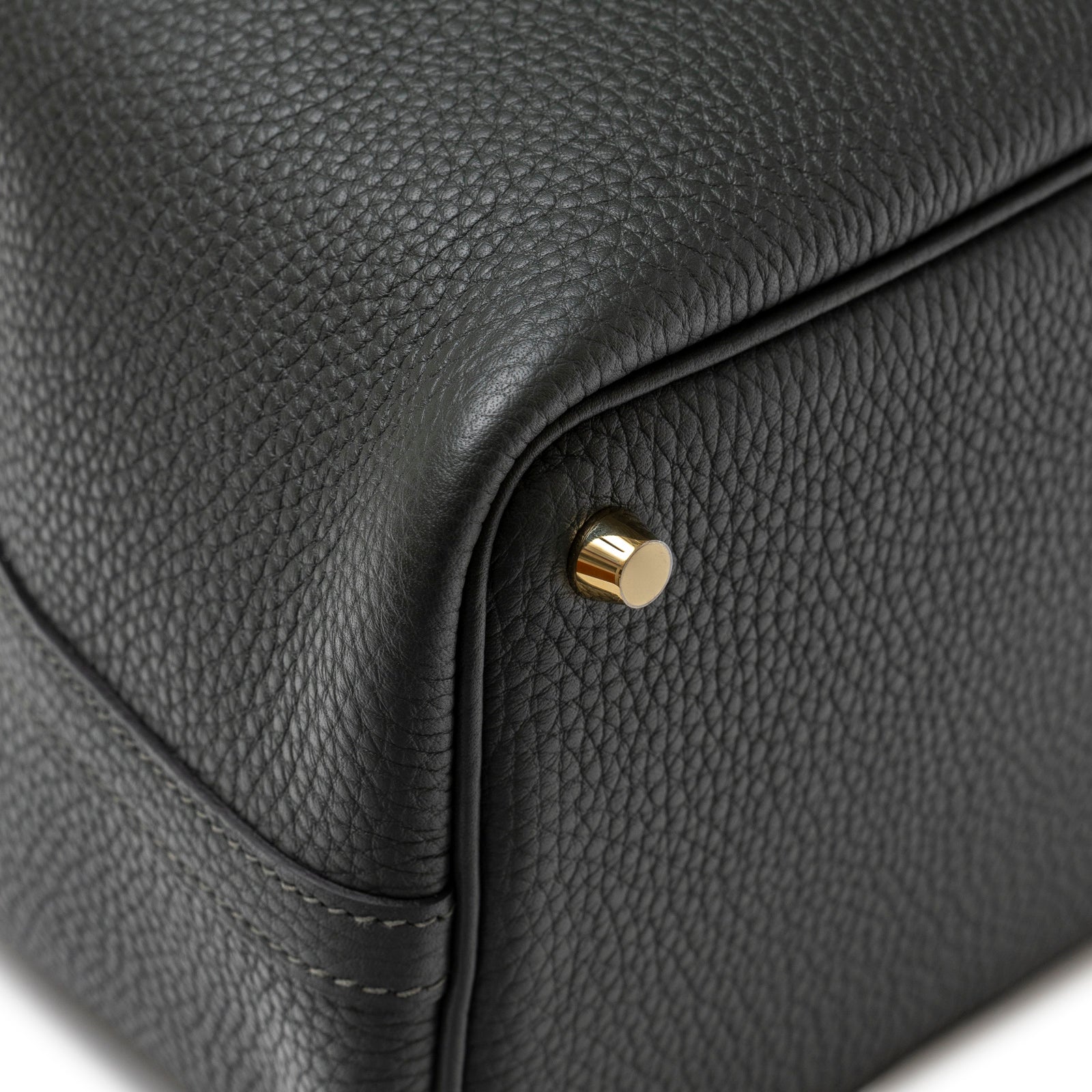 Close-up of Hermès Picotin 18 Vert Fonce Clemence Gold Hardware corner with detailed leather texture and metal stud