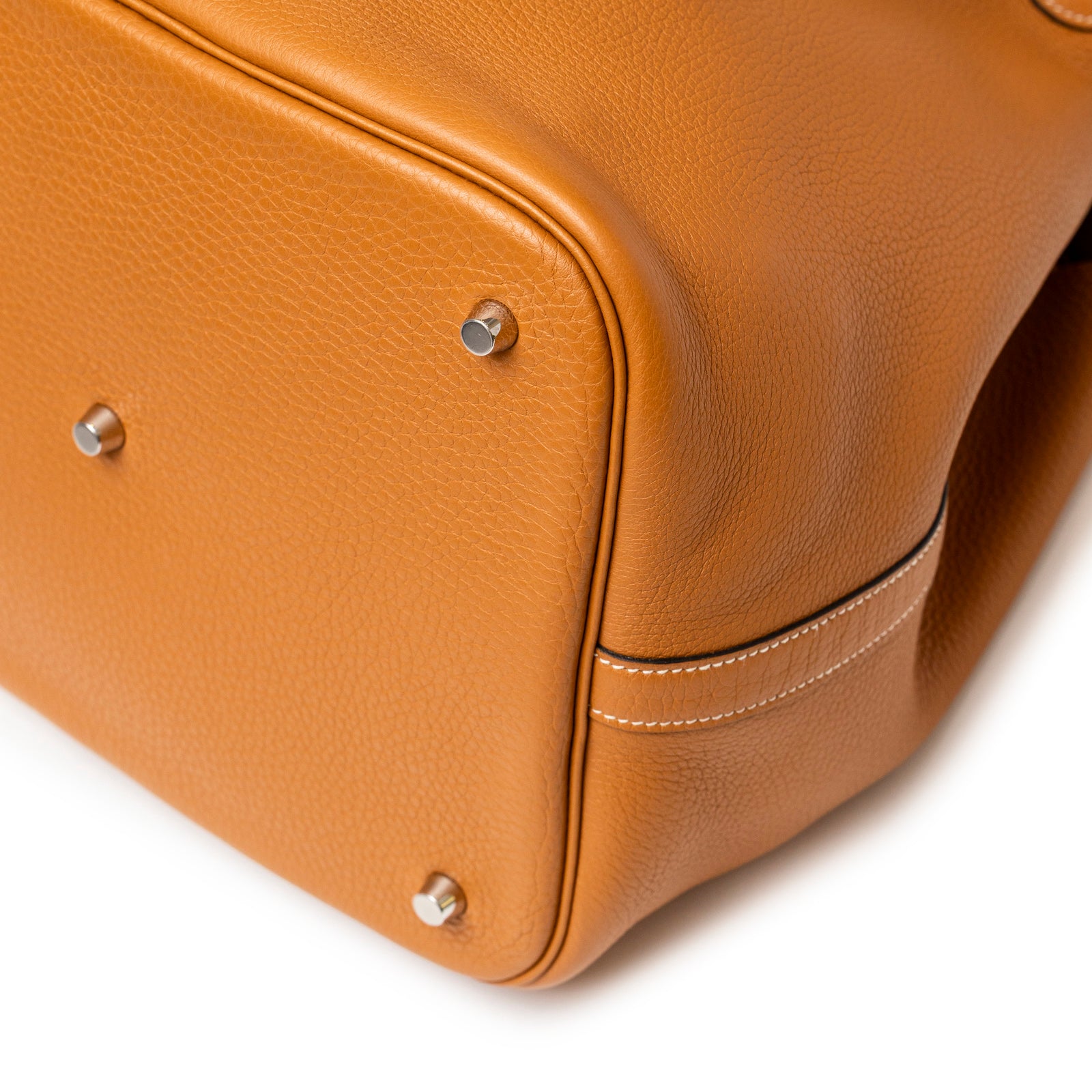 Hermès Picotin 26 Toffee Bordeaux Clemence Palladium Hardware corner close-up showing textured leather and metal feet detailing