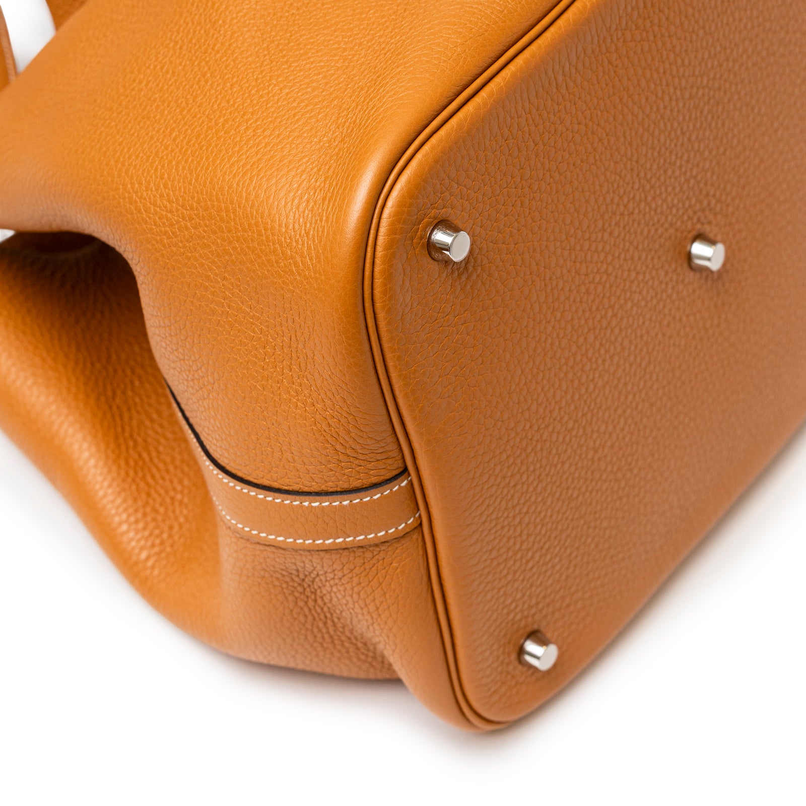 Close-up of Hermès Picotin 26 Toffee Bordeaux Clemence Palladium Hardware showcasing textured leather and polished metal feet details
