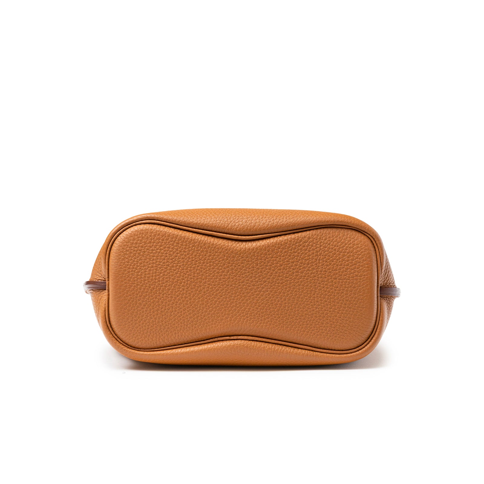 Bottom view of Hermès So Kelly 26 Gold Togo Gold Palladium Hardware showing leather texture and stitching details