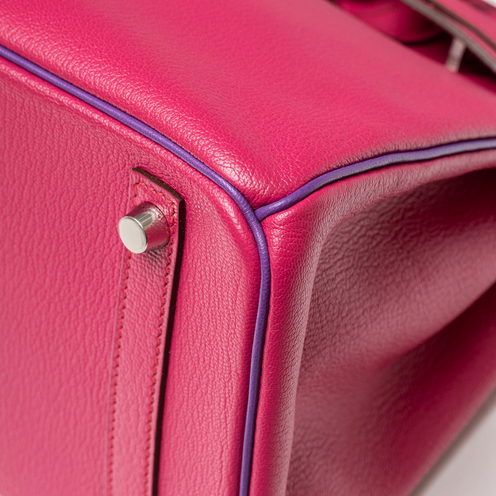 Close-up of Hermès Special Order HSS Horseshoe Birkin 30 Rose Shocking Parme Chevre Mysore Palladium Hardware corner detail