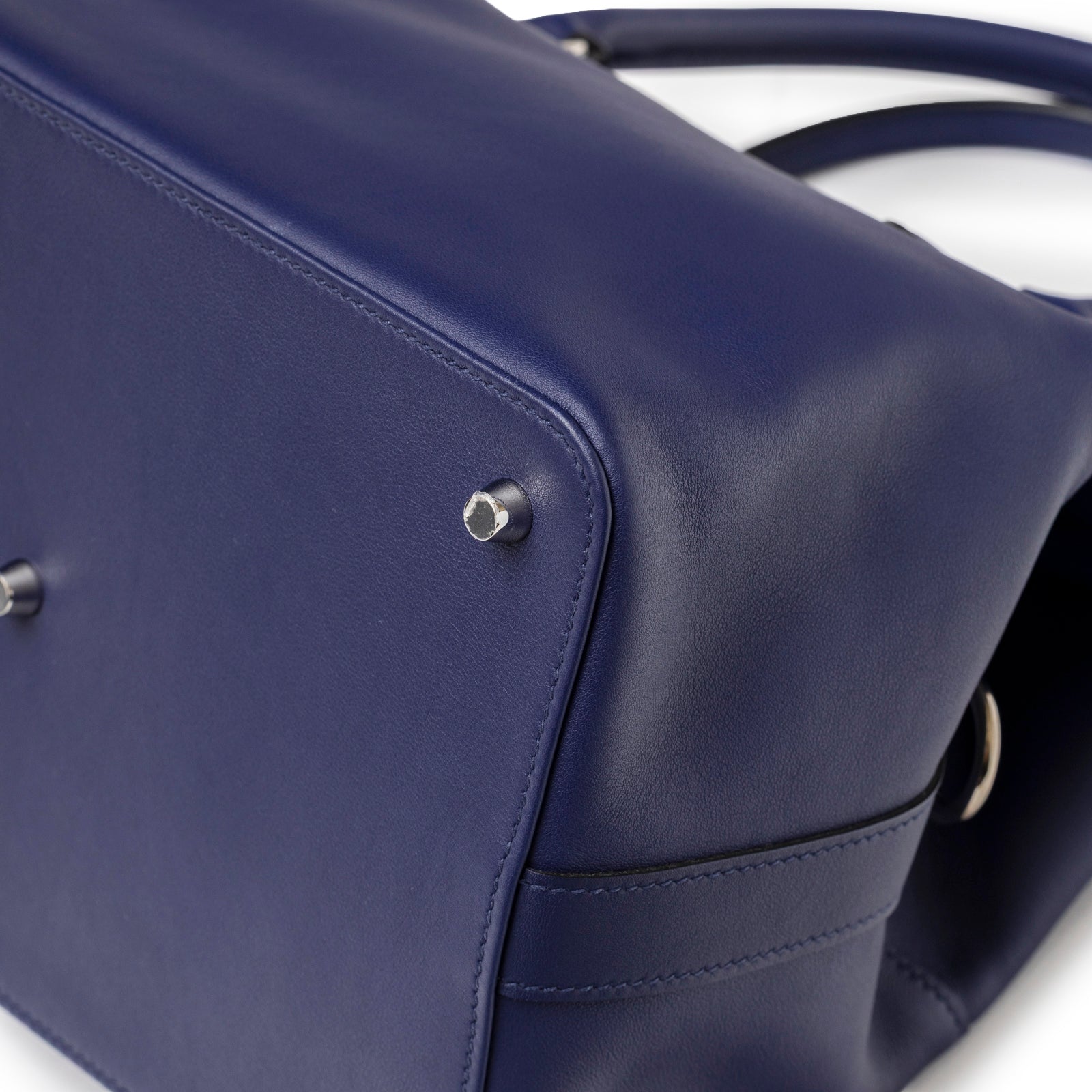 Hermès Tool Box 26 Blue Encre Blue Zellige Swift Palladium Hardware closeup of side stitching and studs