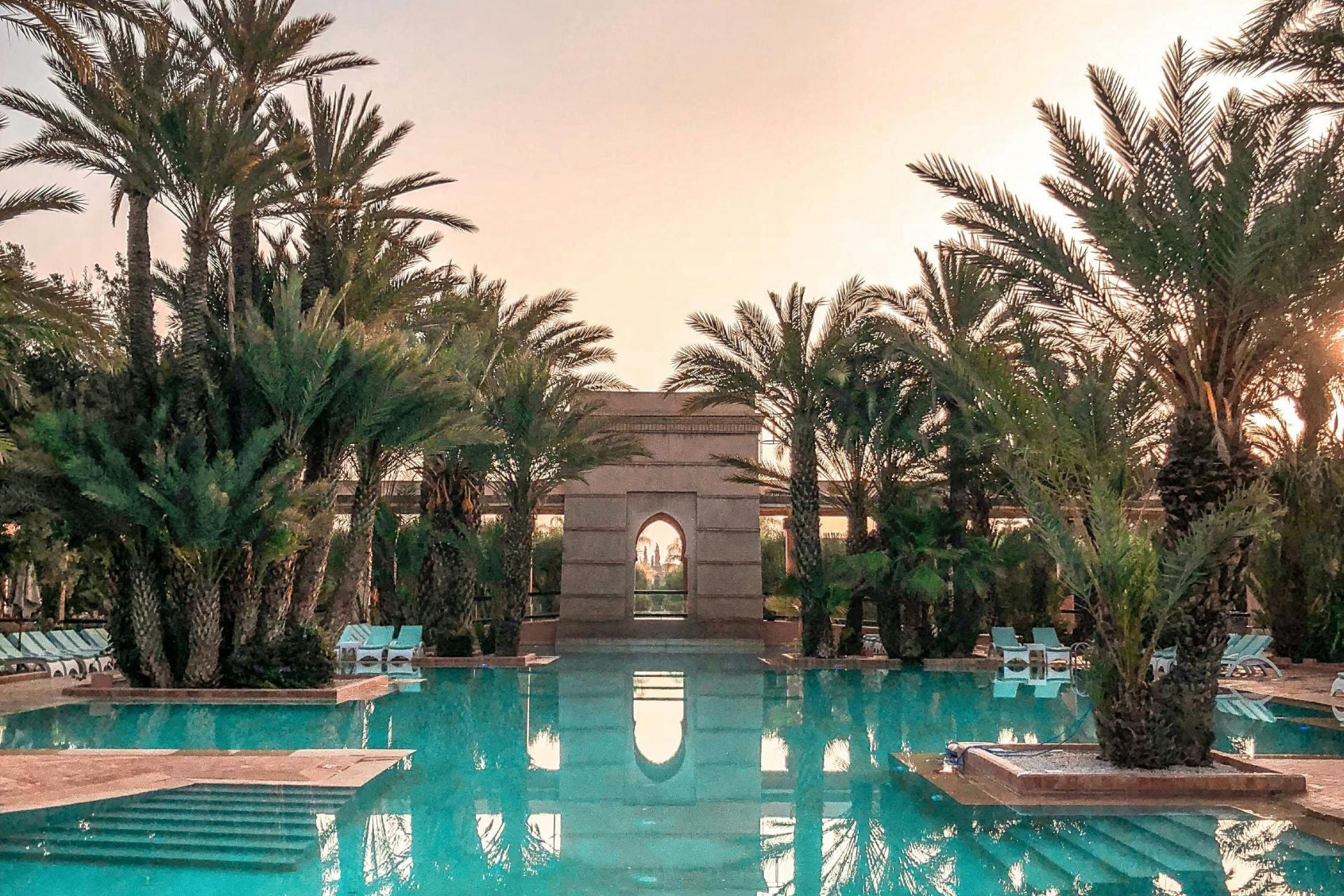 How to Evaluate Value Retention Before Purchasing Van Cleef Jewelry