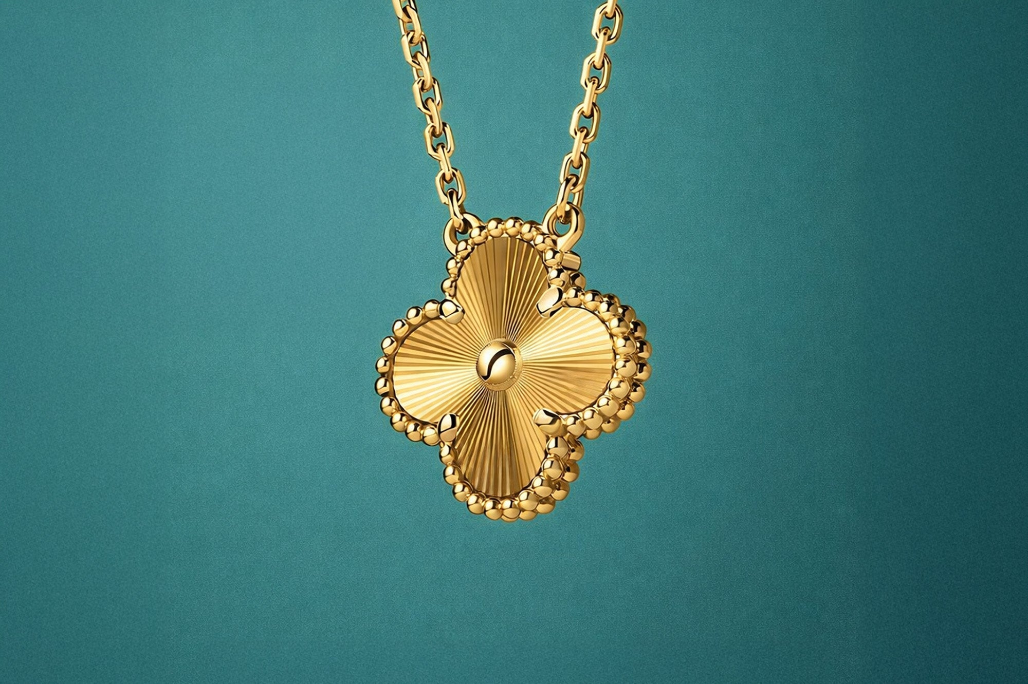 How to Confirm Symmetry in Authentic Van Cleef & Arpels Alhambra Piece