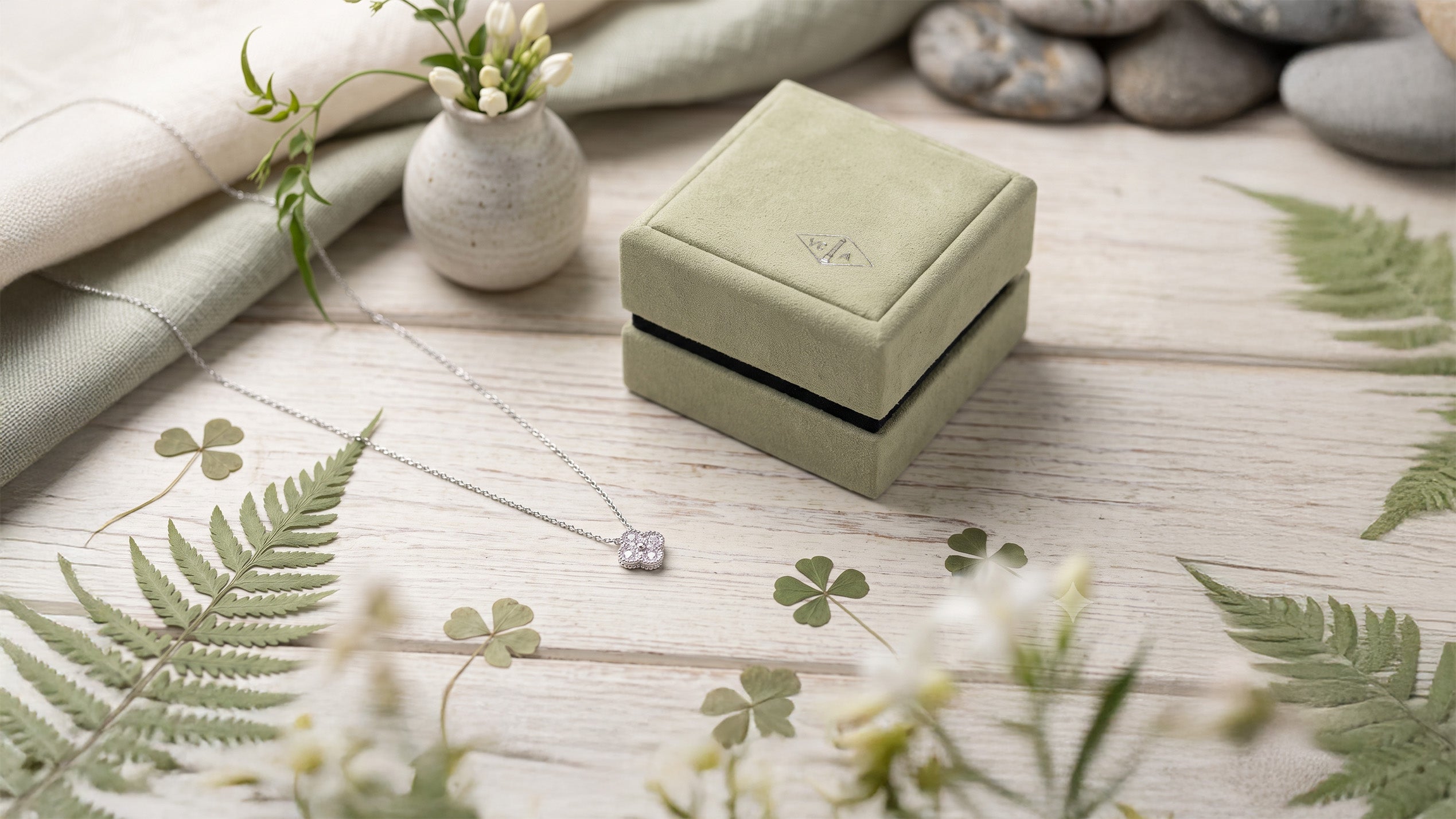 Van Cleef & Arpels Light Wear vs Over-Polished Jewelry: Which Is Better for Resale Trust?