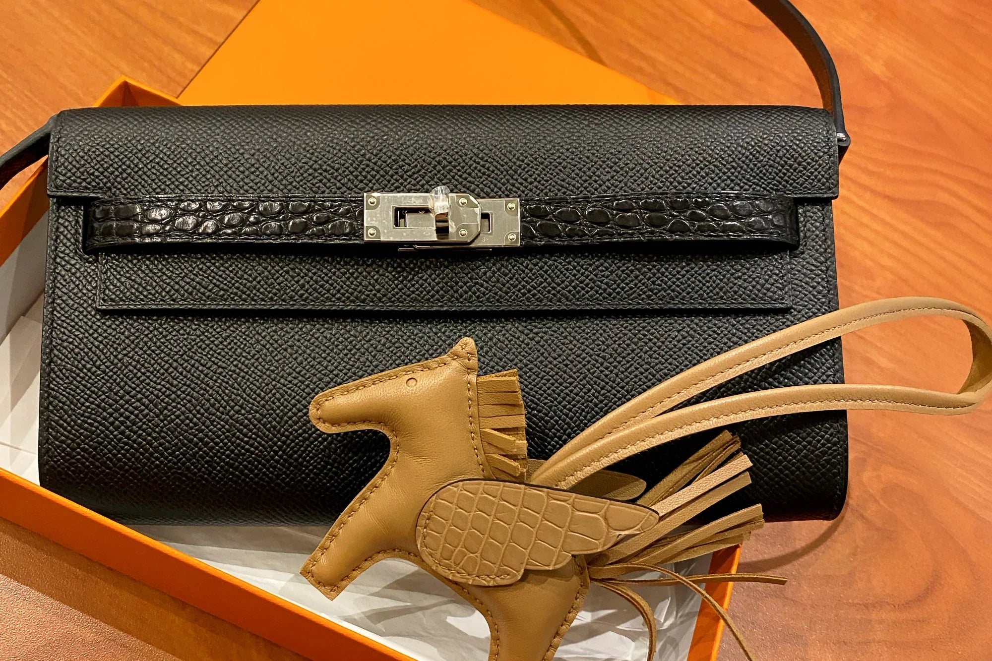 DIY Hermès Bag Maintenance: At-Home Care Techniques You Should Know