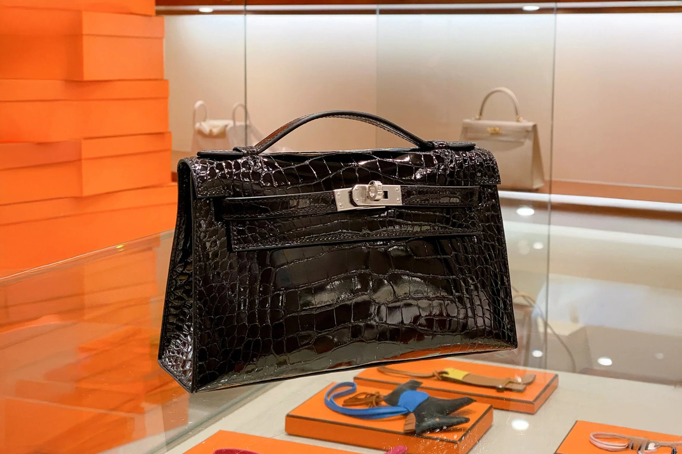 The Kelly Bag’s Influence on Fashion History and Pop Culture