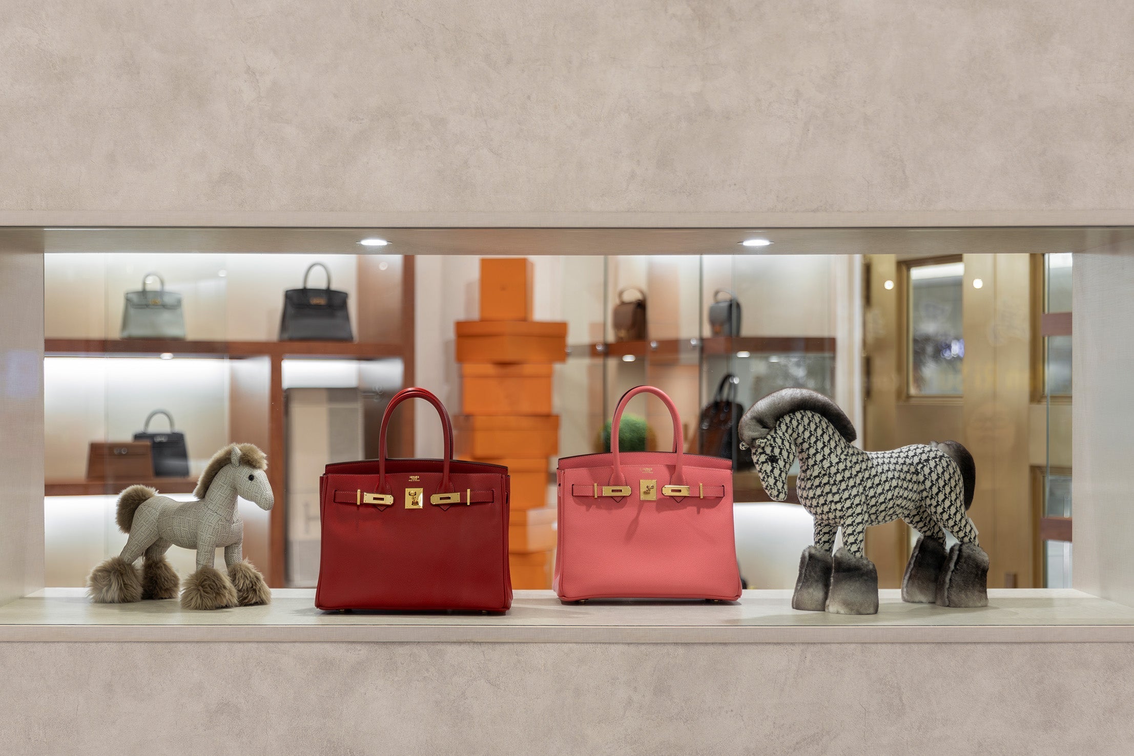 Weight by Leather: How Material Choice Changes Daily Comfort