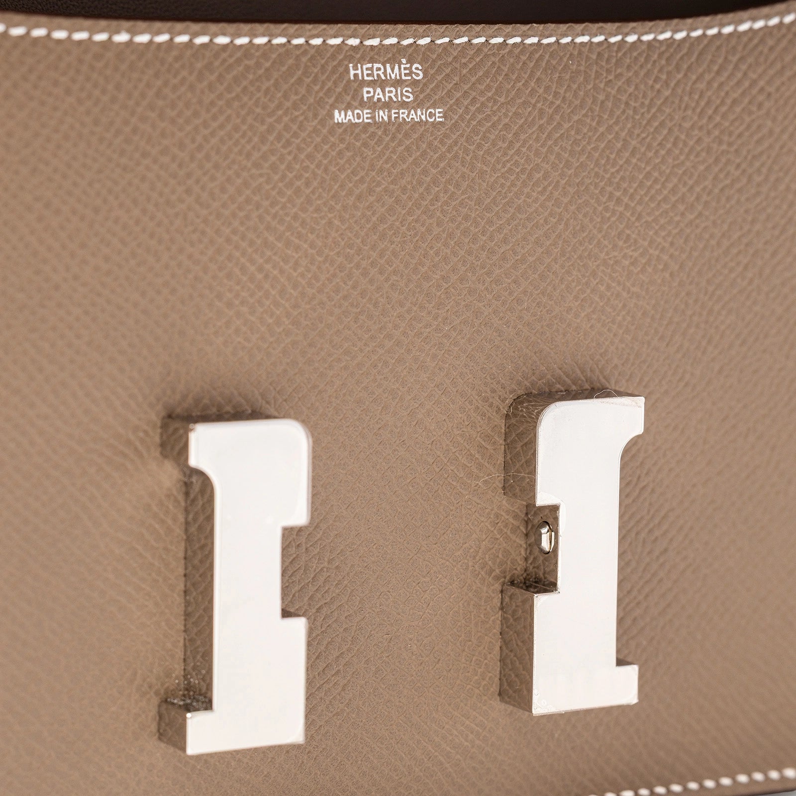 Hermès Constance Elan Etoupe Epsom Palladium Hardware - Close Up