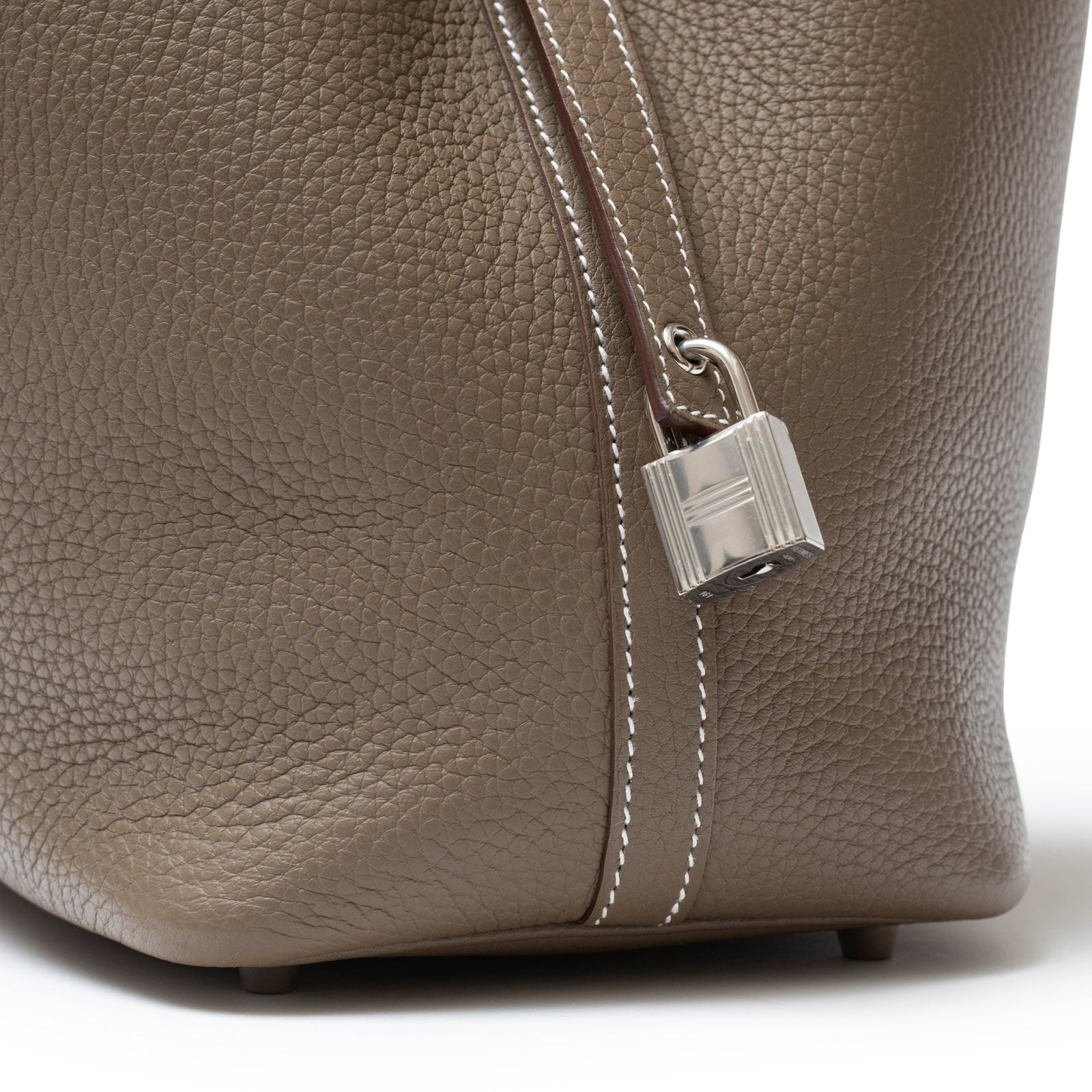 Hermès Picotin 18 Etoupe Clemence Palladium Hardware - Close Up
