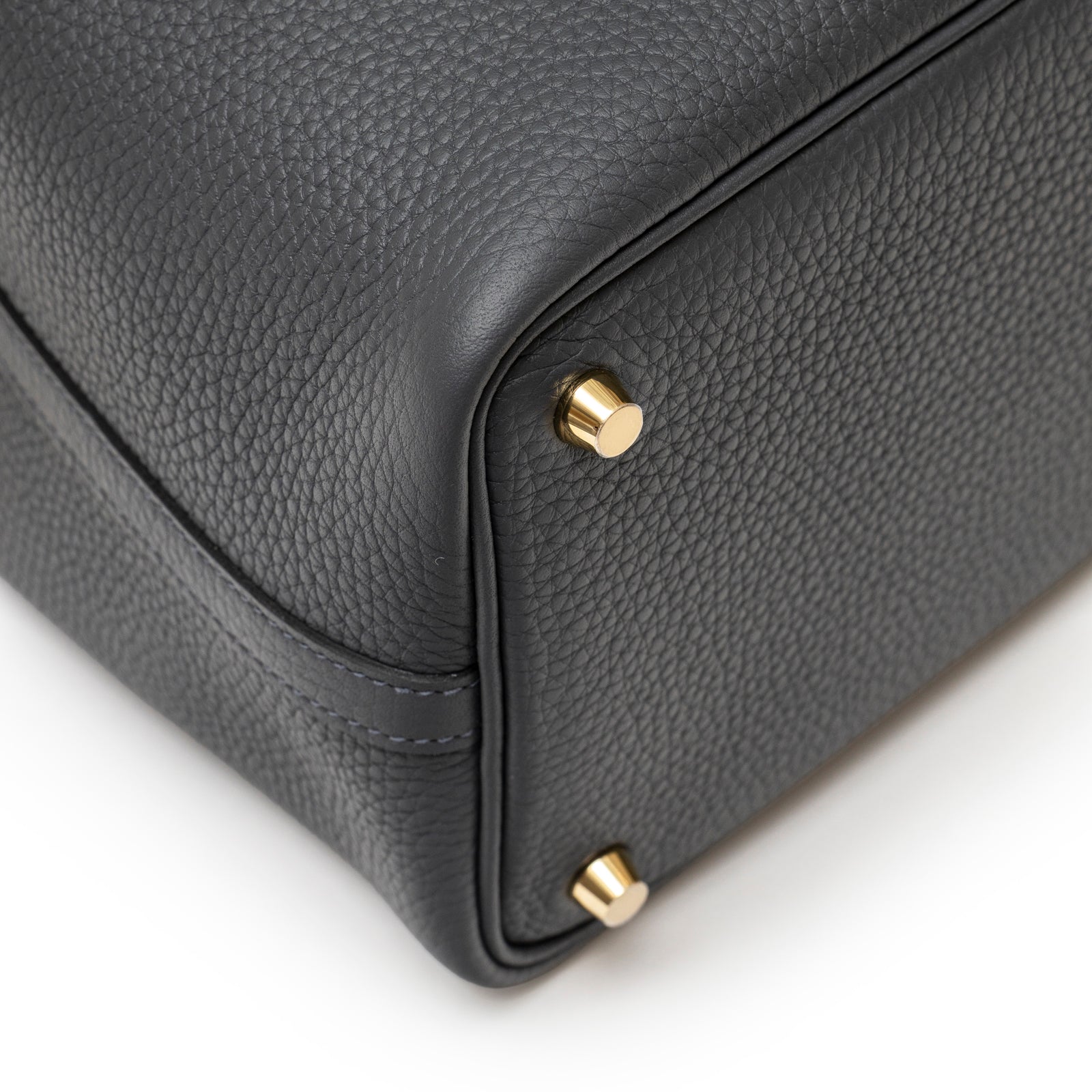Close-up of the Hermès Picotin 18 Gris Misty Clemence Permabrass Hardware showing corner feet and textured leather detail