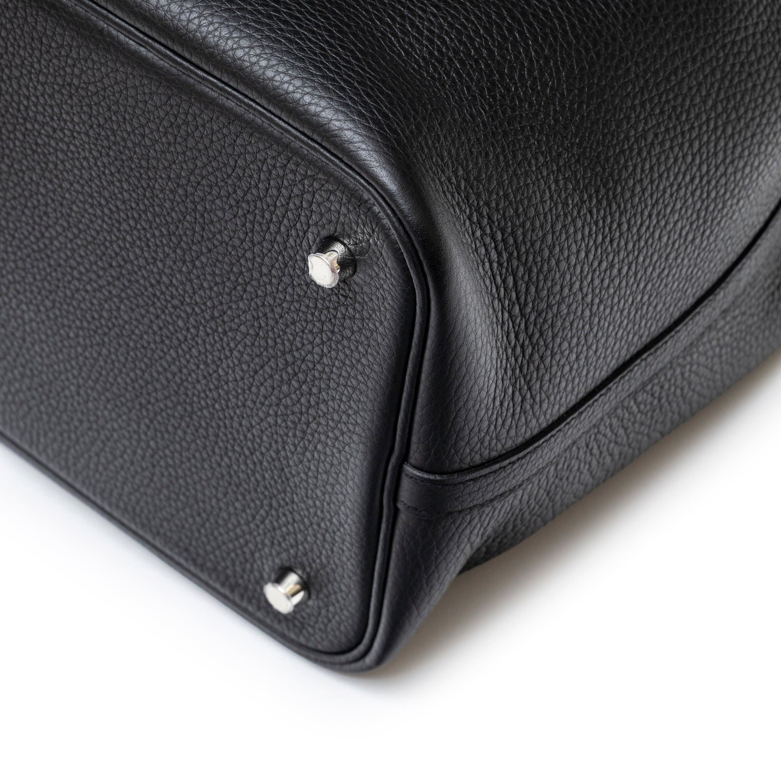 Close-up of corner and palladium feet on Hermès Picotin 22 Black Clemence Palladium Hardware handbag