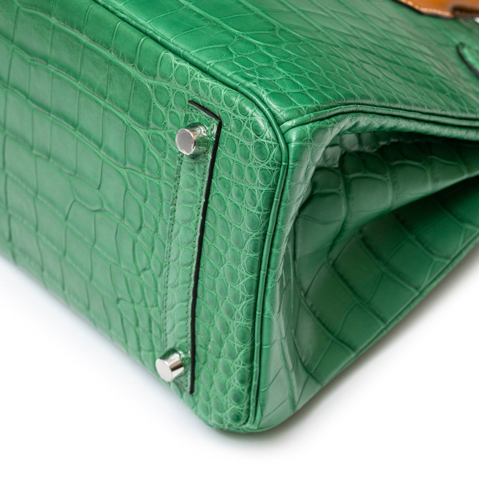 Close-up angled shot of Hermès Birkin 30 Touch Cactus/Naturel-Sable Matte Alligator Palladium Hardware showing corner and texture details