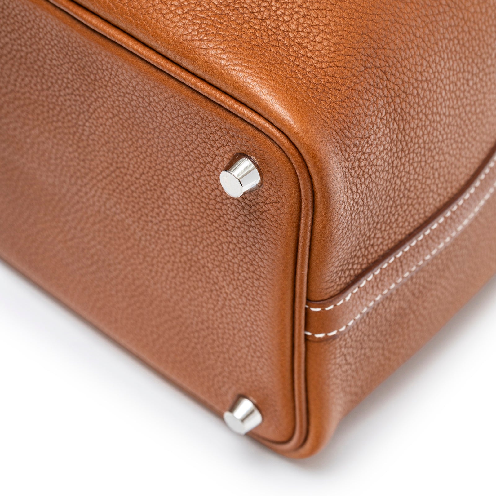 Close up corner of Hermès Picotin 18 Fauve Barenia Faubourg Palladium Hardware