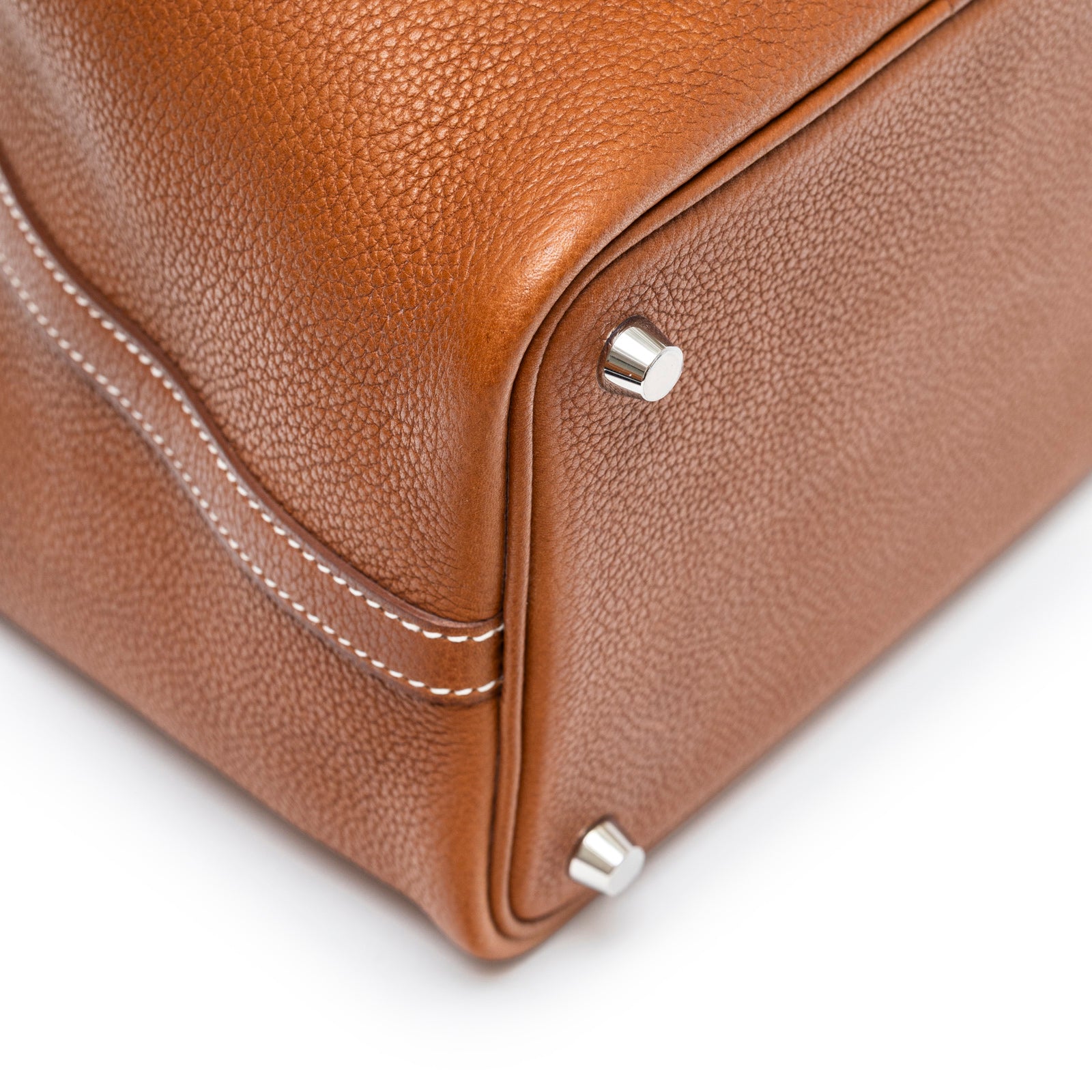 Hermès Picotin 18 Fauve Barenia Faubourg Palladium Hardware close uo corner, stud with protective stickers