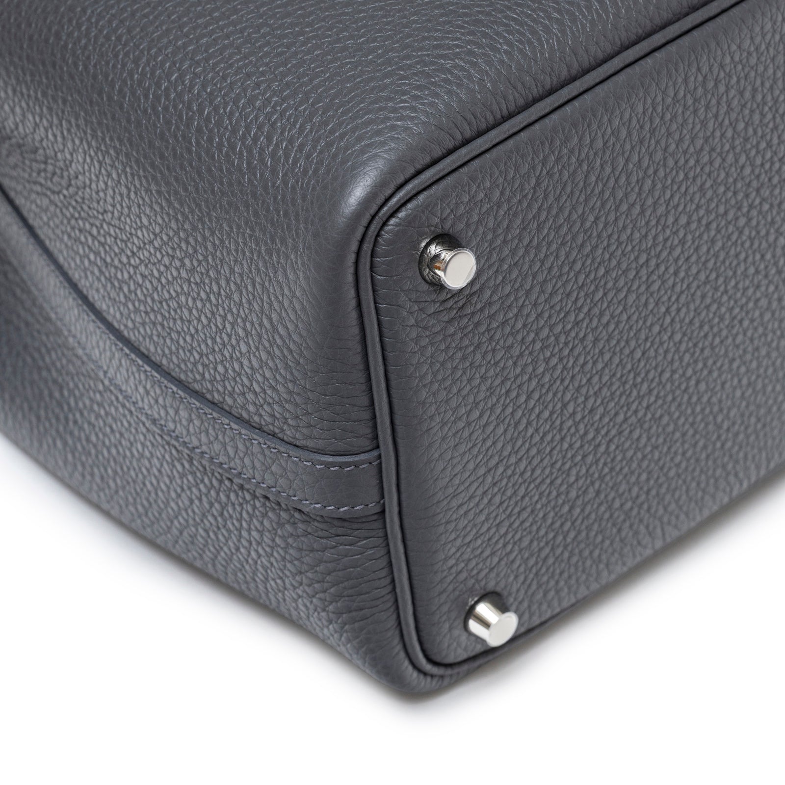 Close-up of corner detailing and palladium hardware on Hermès Picotin 18 Ardosie Clemence Palladium Hardware bag