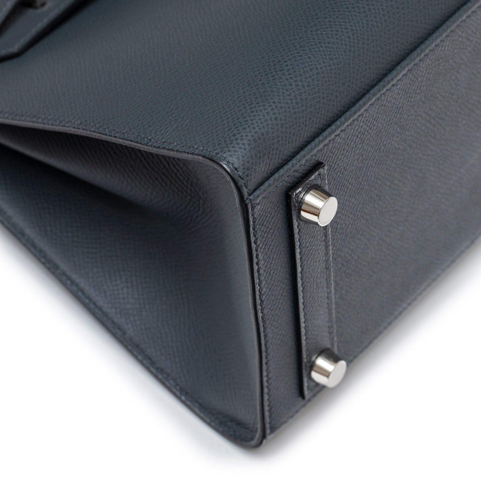 Close-up of the bottom corner showing palladium hardware on Hermès Birkin Sellier 25 Gris Misty Epsom Palladium Hardware