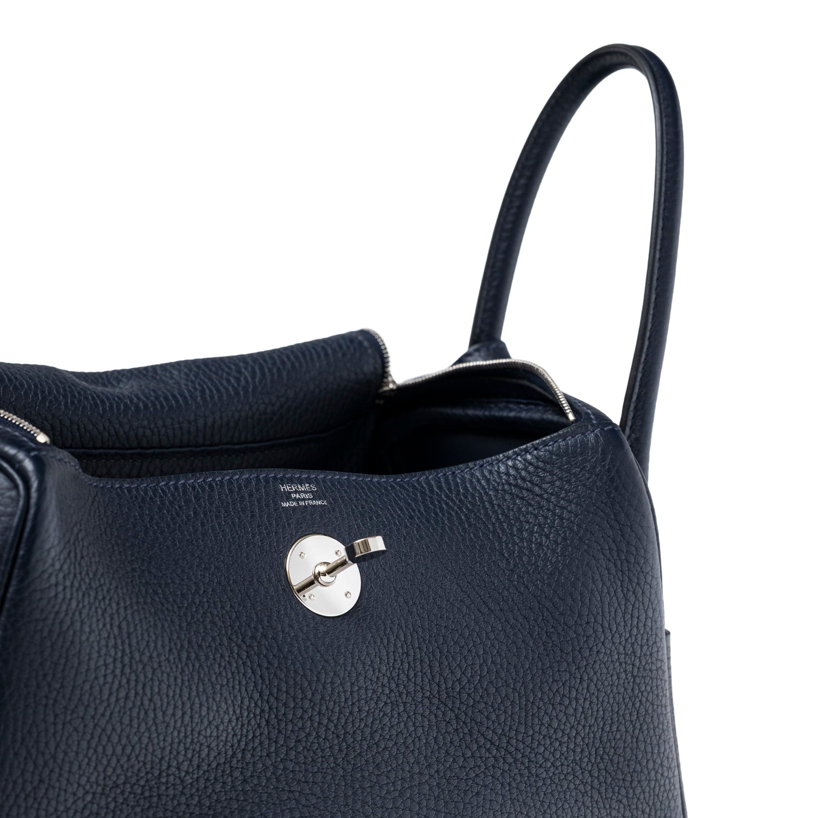 Close-up of open top and palladium hardware on Hermès Lindy 26 Blue Nuit Clemence Palladium Hardware bag