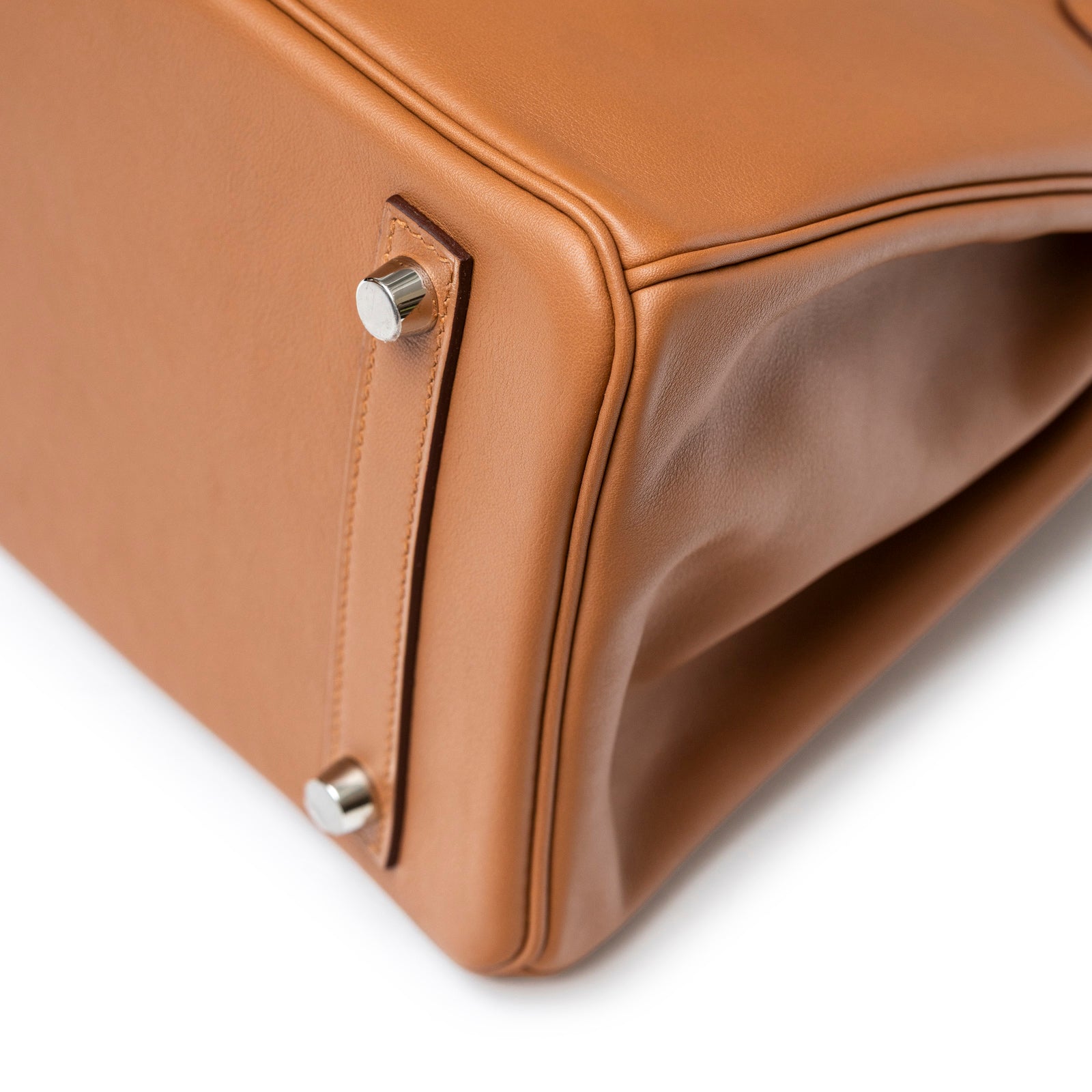 Close-up of bottom corner and palladium hardware feet on Hermès Birkin 30 Tressage Gold/Blue Du Nord/Blue Indigo Swift/Epsom Palladium Hardware bag