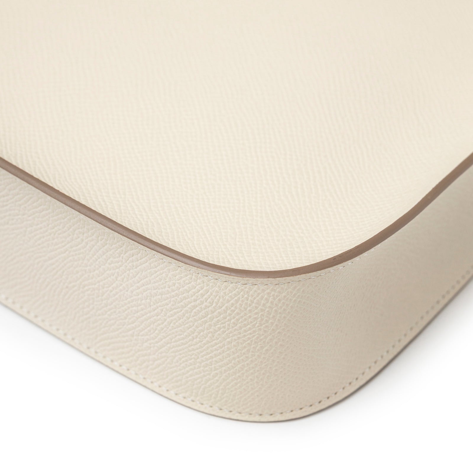 Close-up of Hermès Mini Evelyne Sellier Craie Epsom Gold Hardware corner highlighting leather texture and precise stitching detail