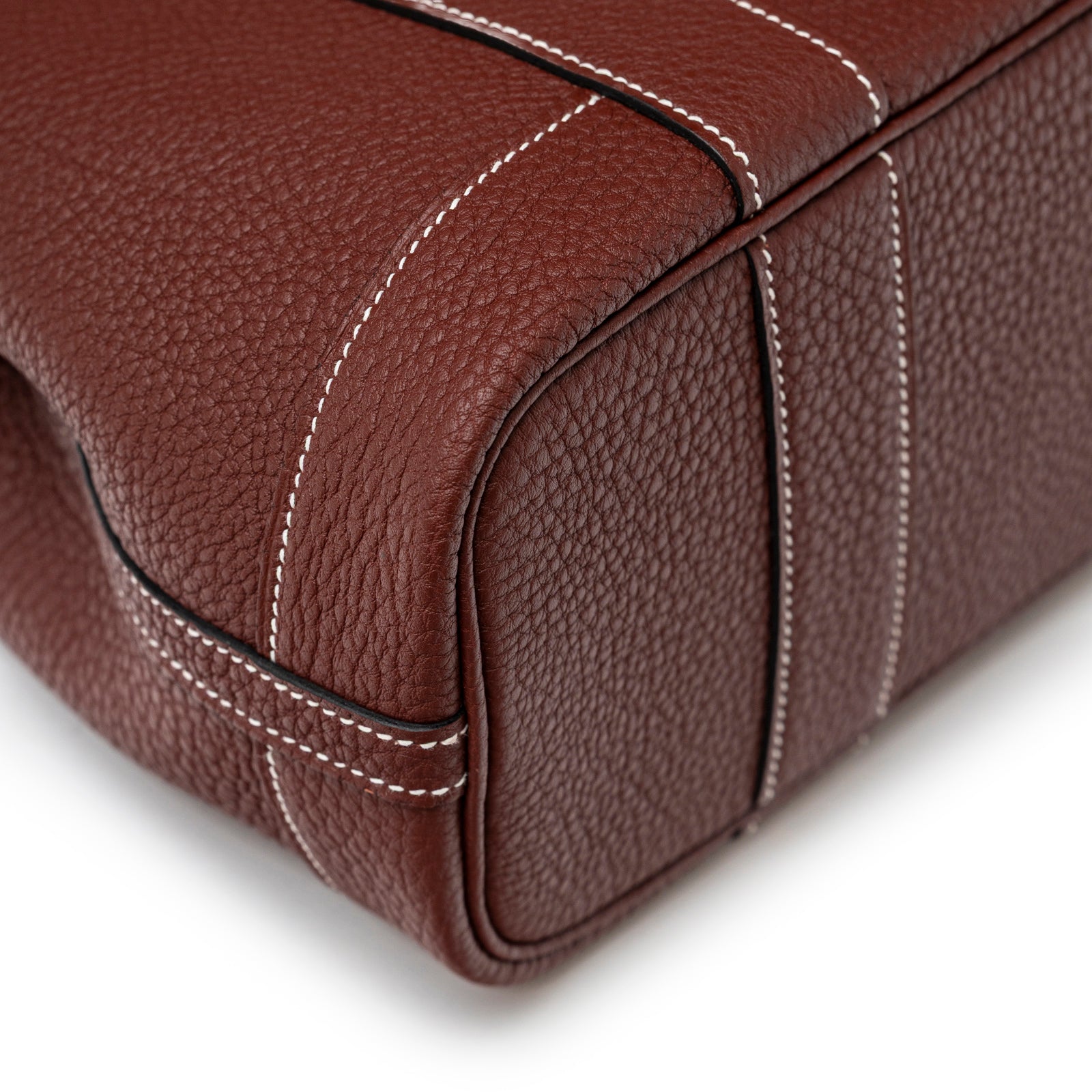 Close-up of corner stitching and textured leather on Hermès Mini Garden Party Neo 23 Rouge H Negonda Palladium Hardware