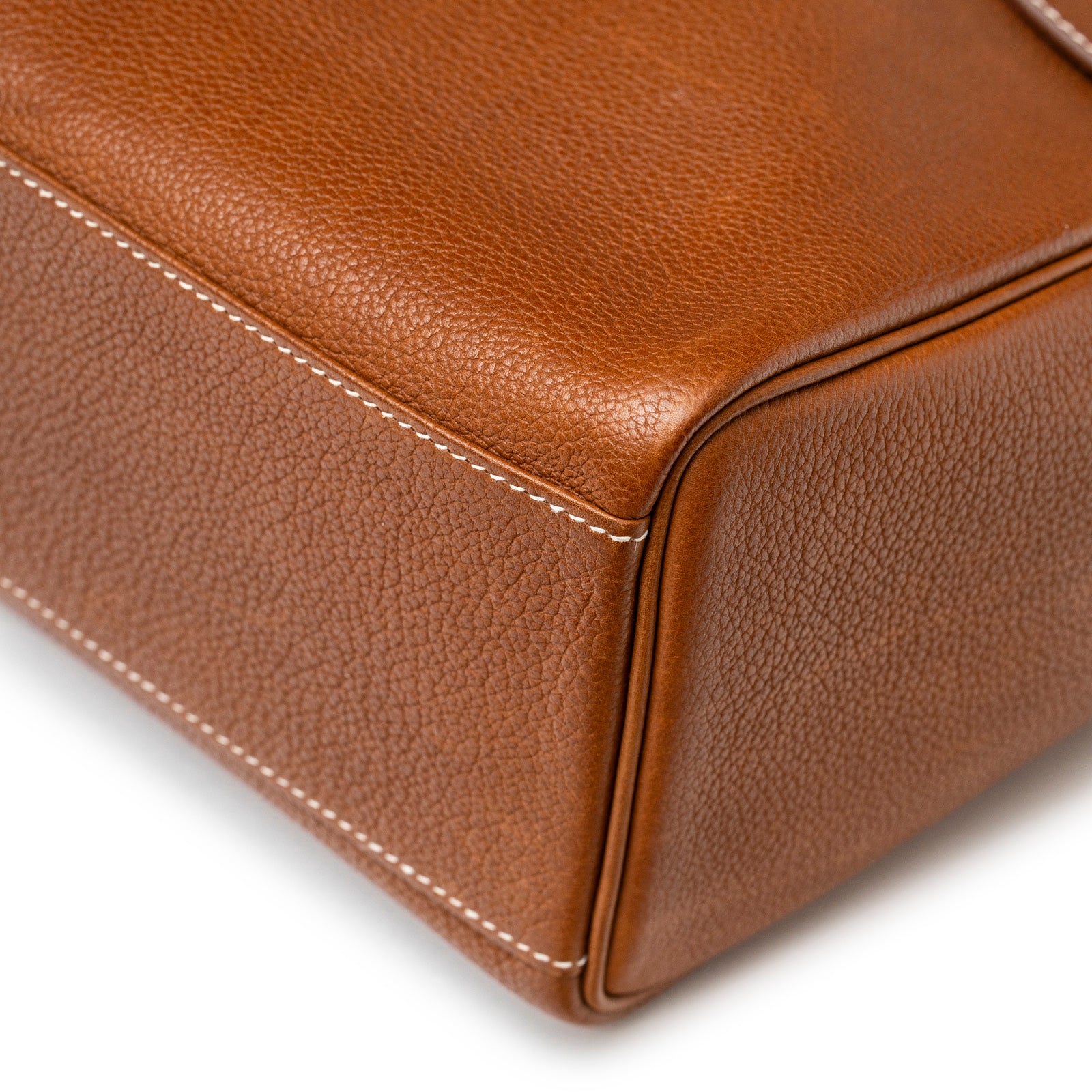 Close-up of bottom corner and stitching on Hermès Kelly Messenger GM Fauve Barenia Faubourg Palladium Hardware