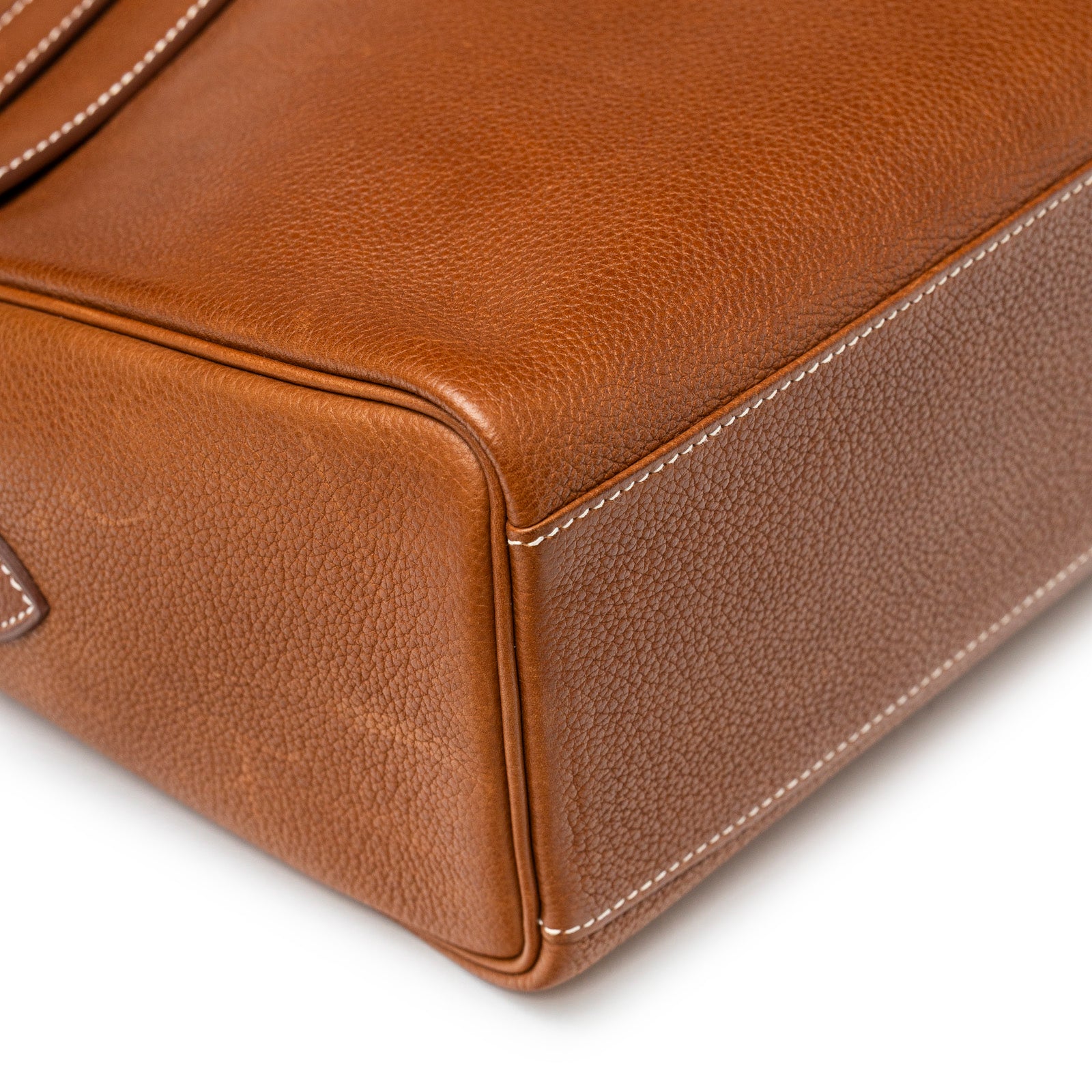 Close-up angled view of Hermès Kelly Messenger GM Fauve Barenia Faubourg Palladium Hardware corner showing leather texture and stitching detail